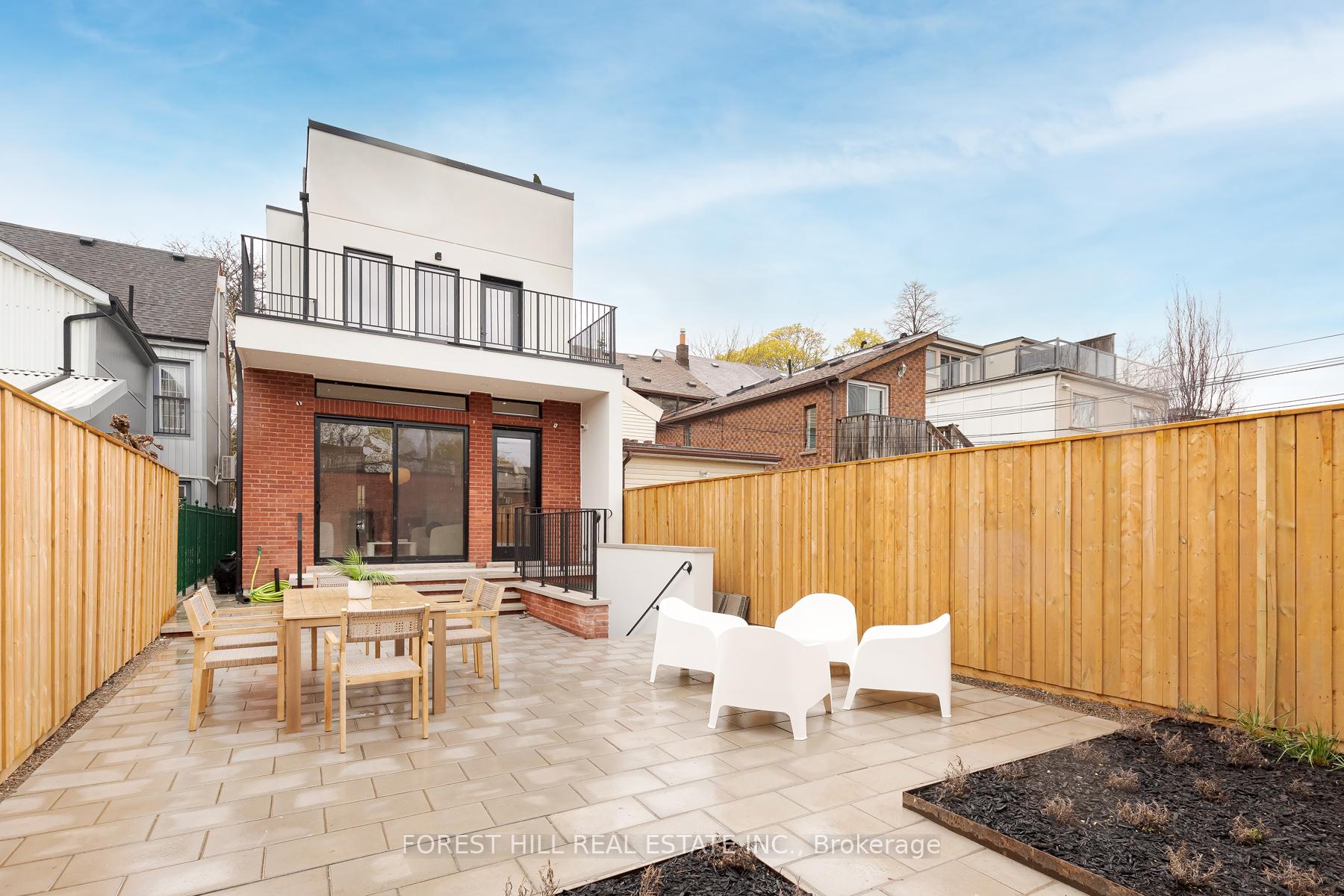 61 Foxley Street, Toronto C01
