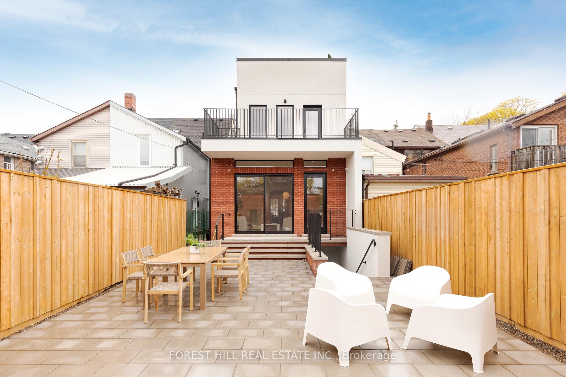61 Foxley Street, Toronto C01