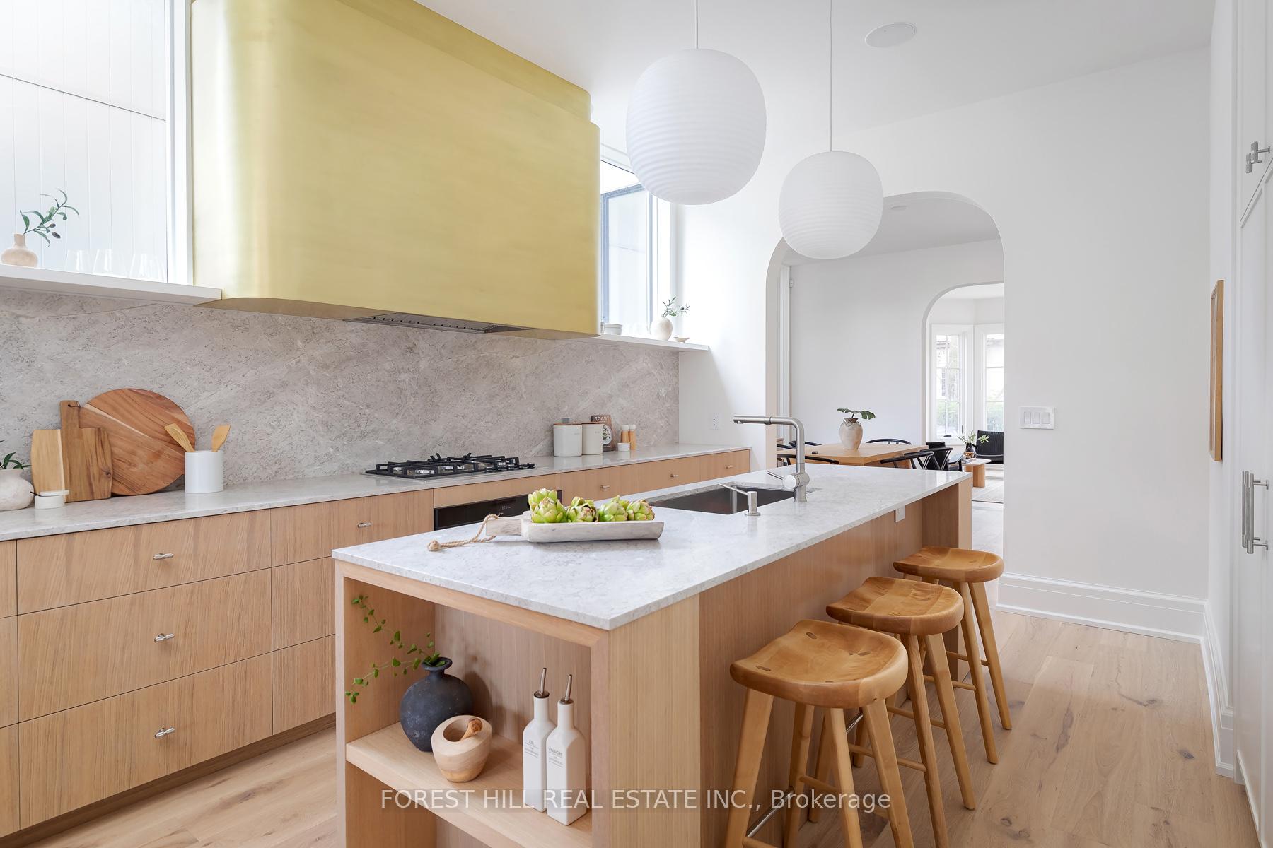 61 Foxley Street, Toronto C01
