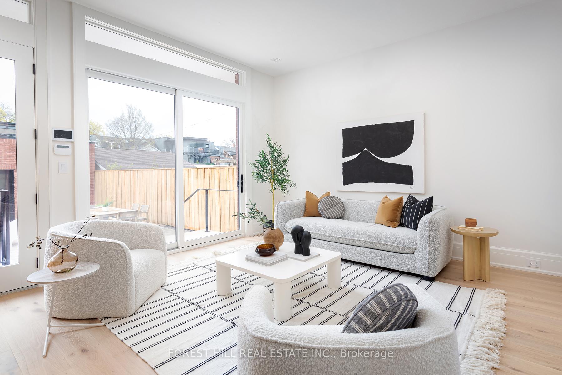 61 Foxley Street, Toronto C01