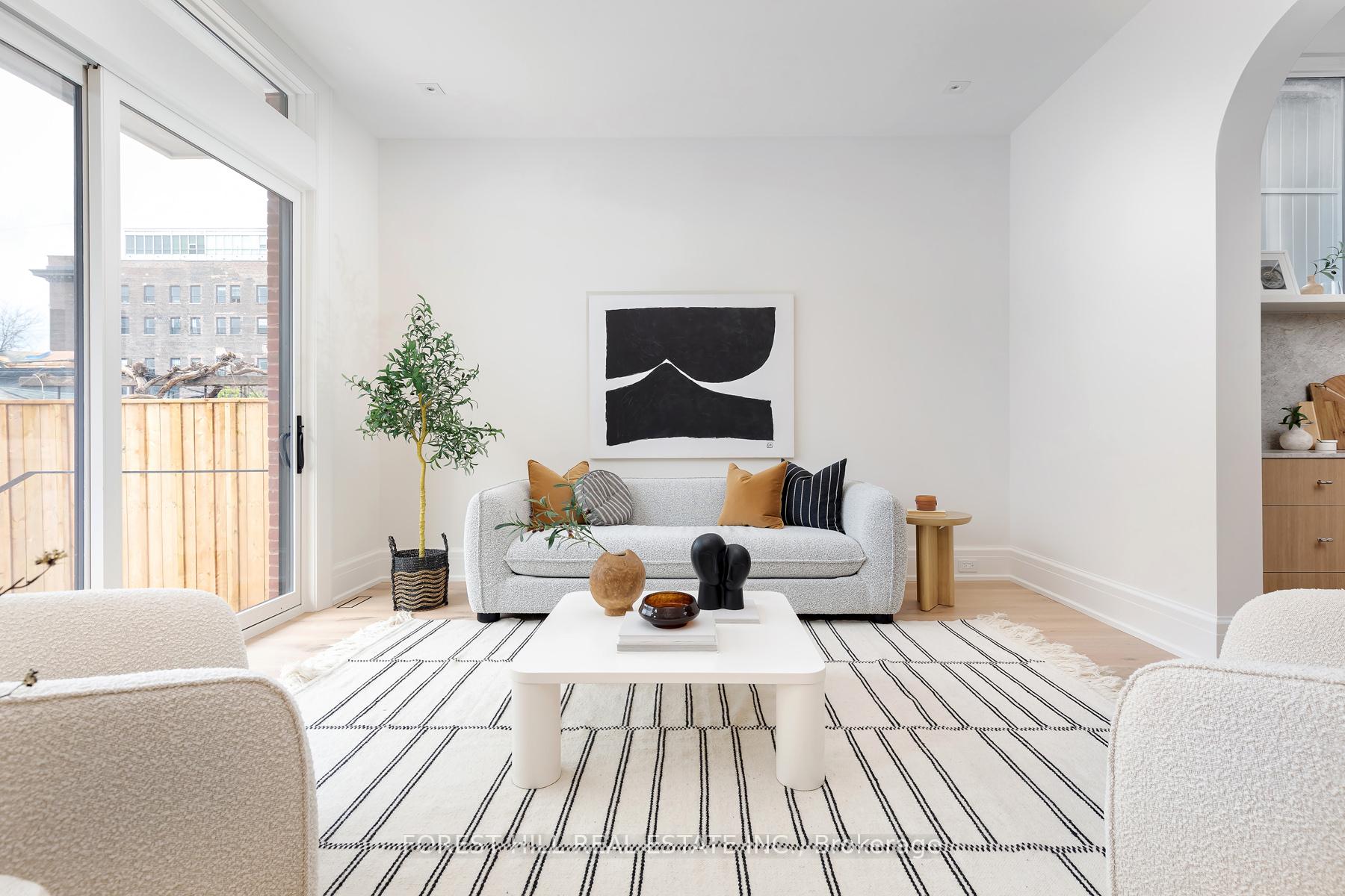 61 Foxley Street, Toronto C01