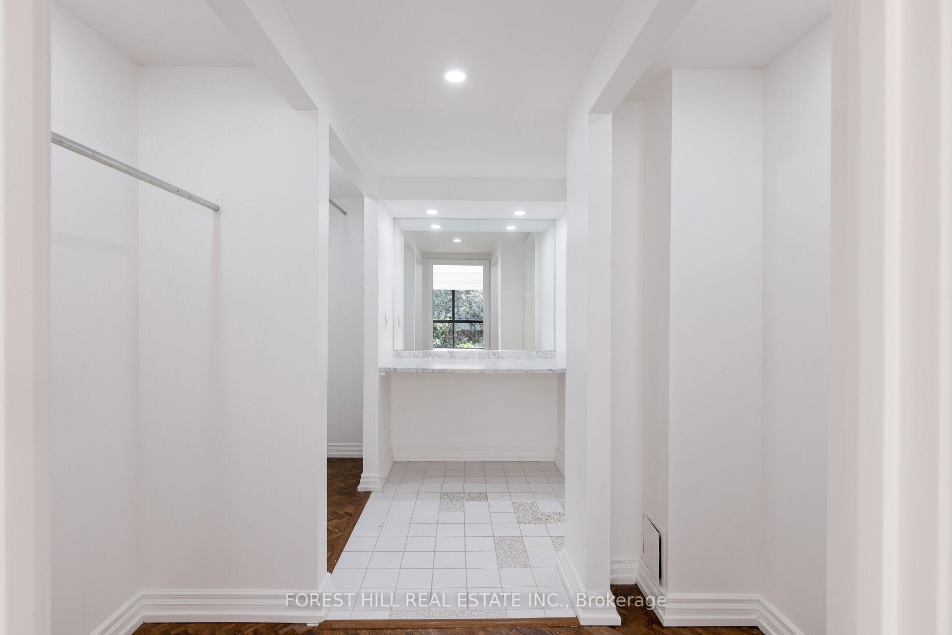 164 Cumberland Street 503, Toronto C02 Unit: 503