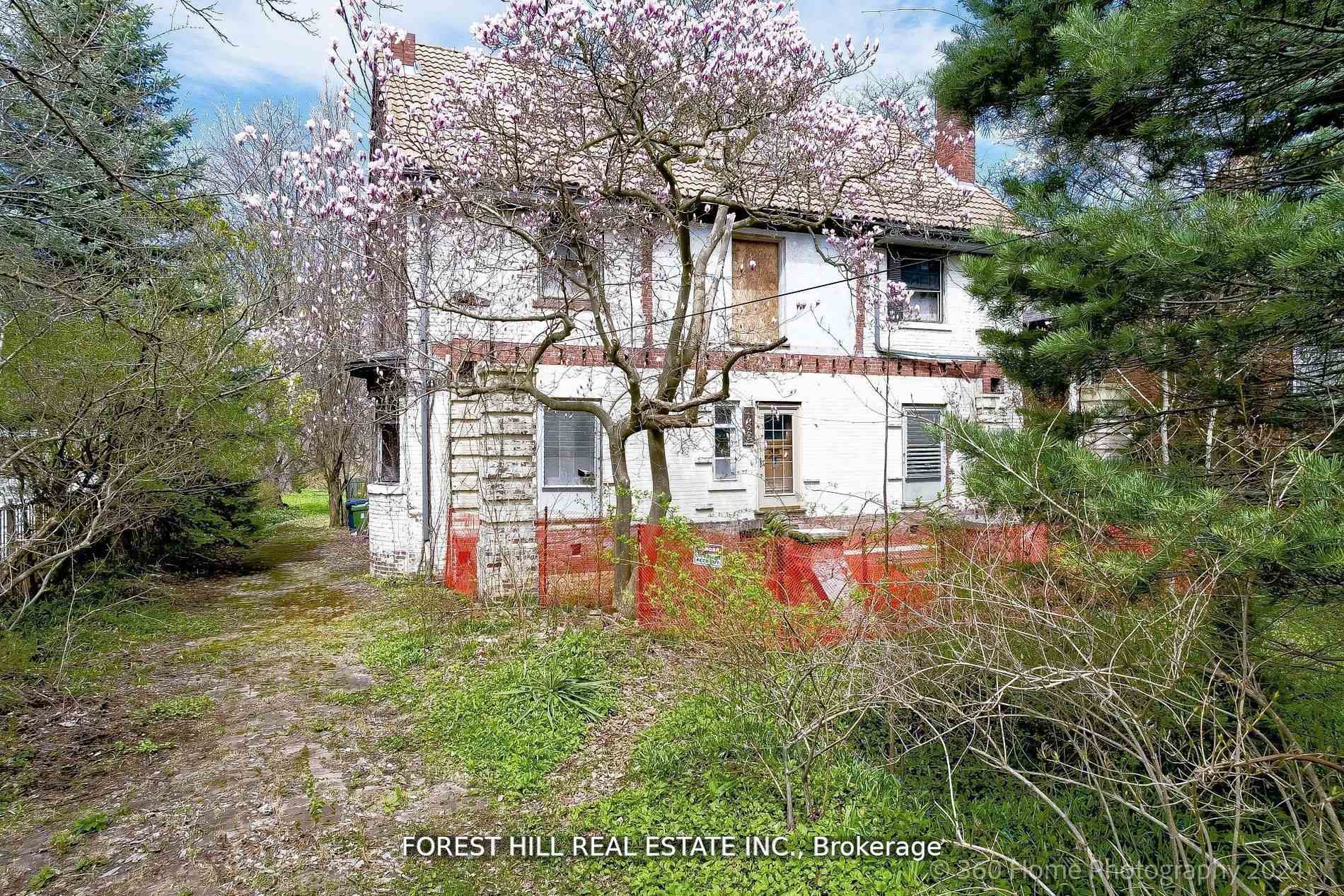 132 Blythwood Road W, Toronto C04