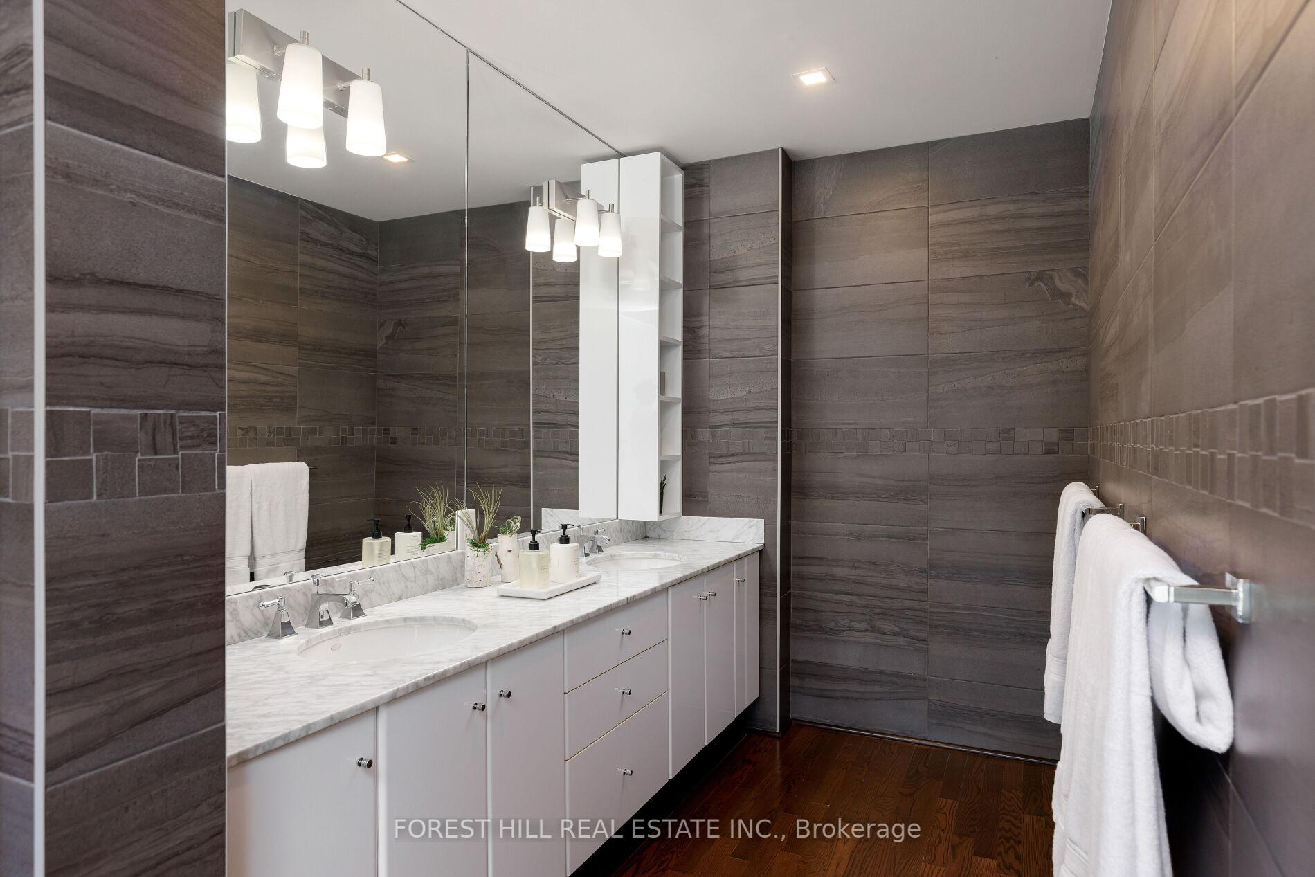 300 Bloor Street E 2701