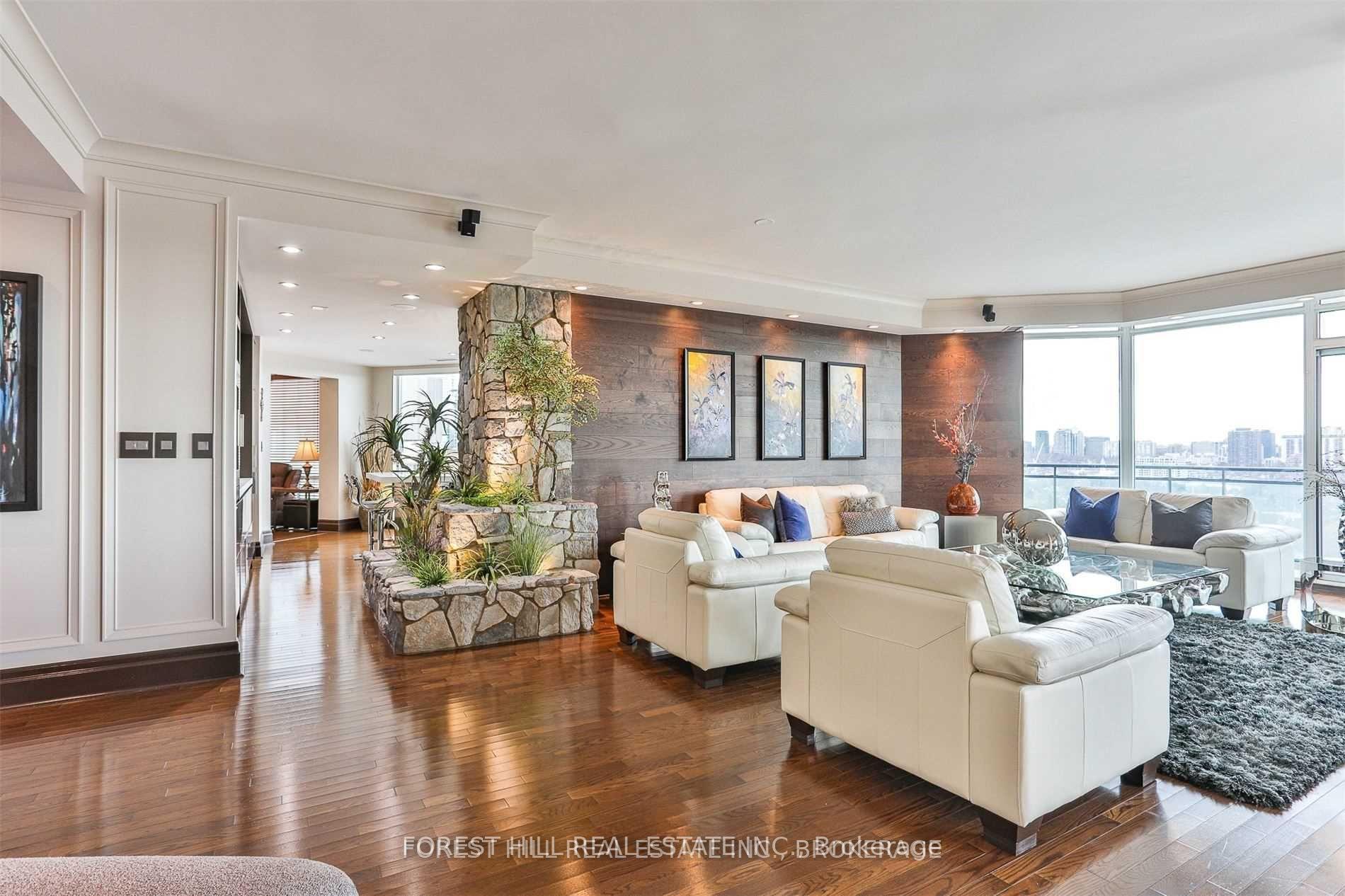 300 Bloor Street E 2701