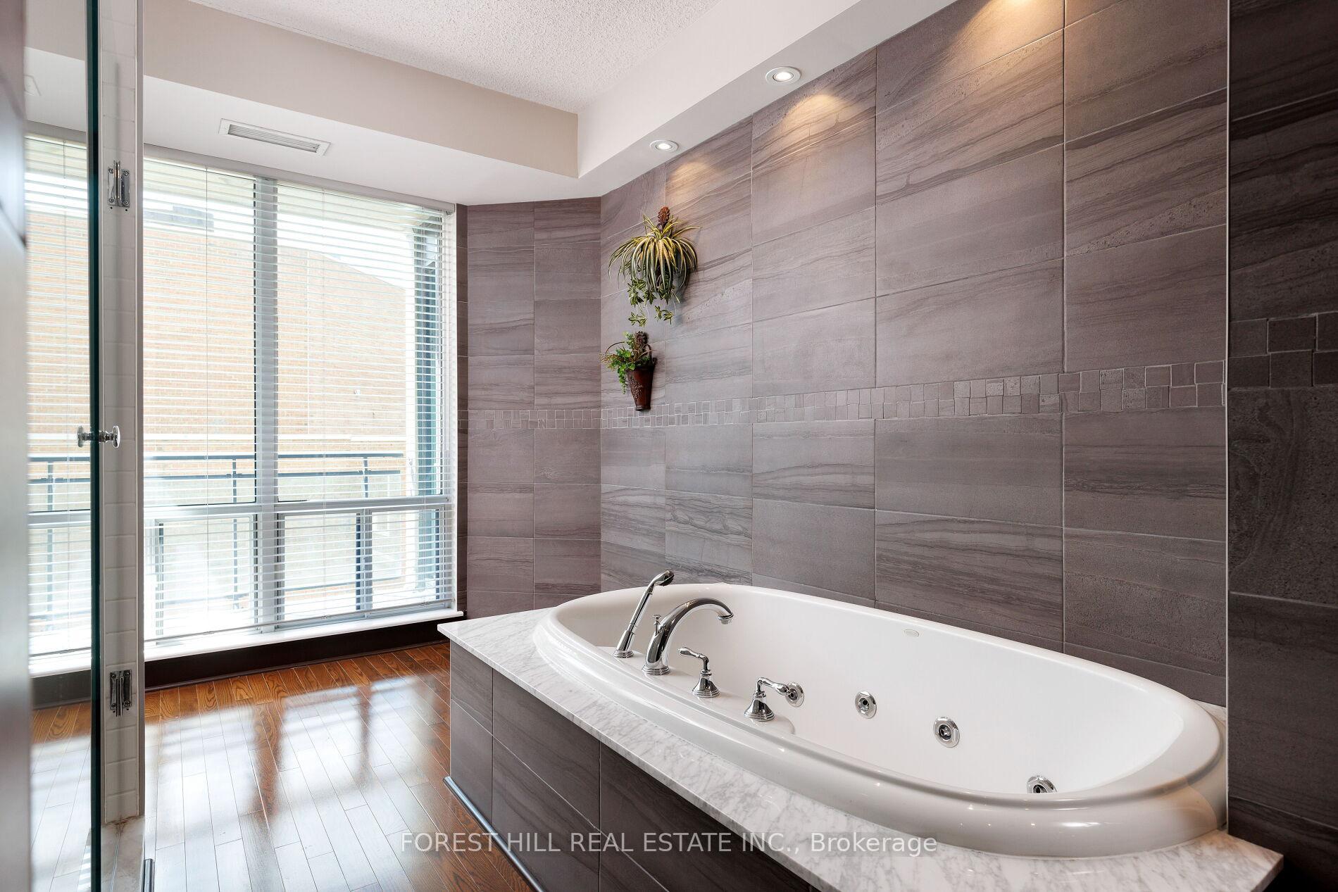 300 Bloor Street E 2701