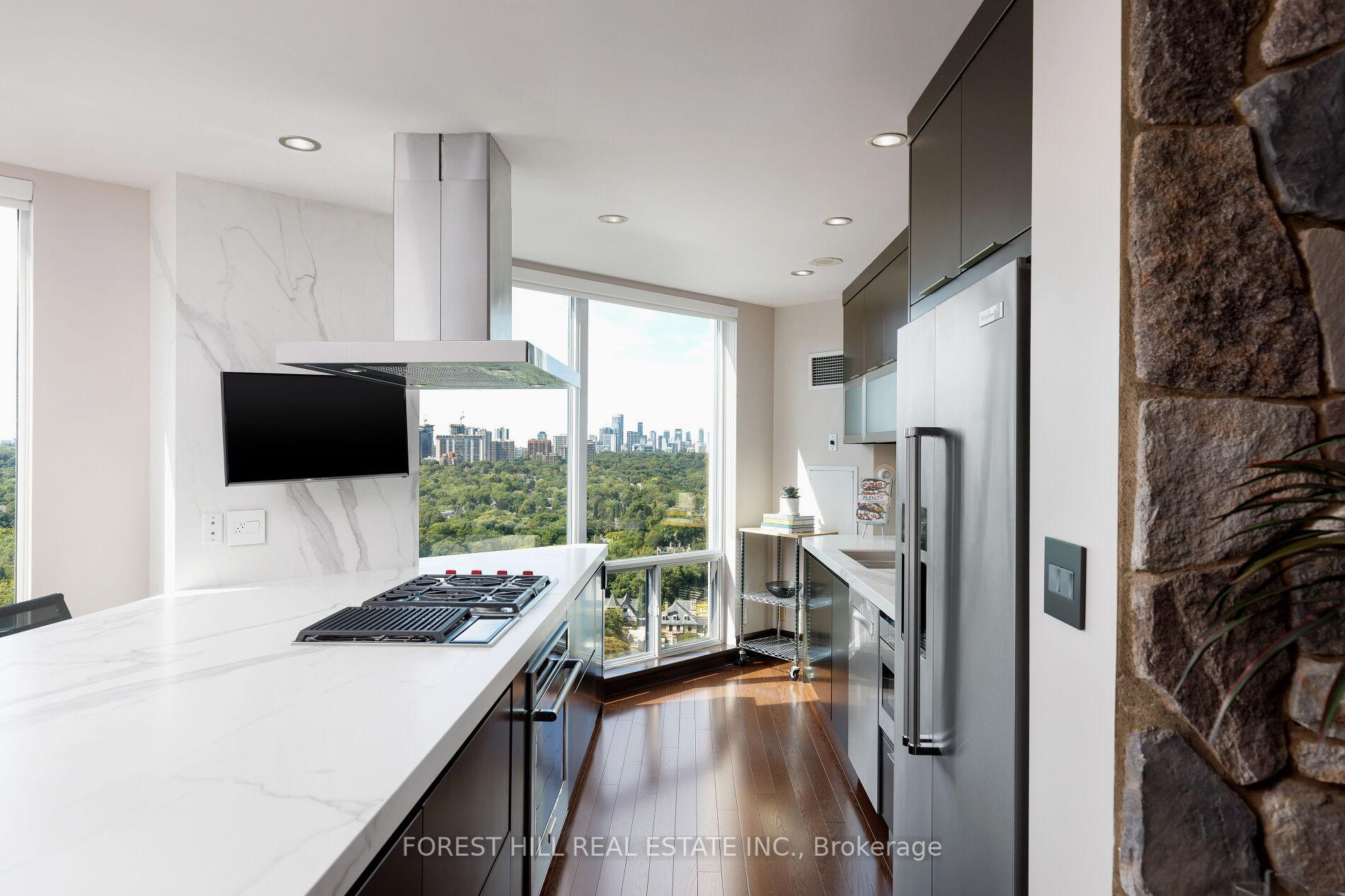 300 Bloor Street E 2701