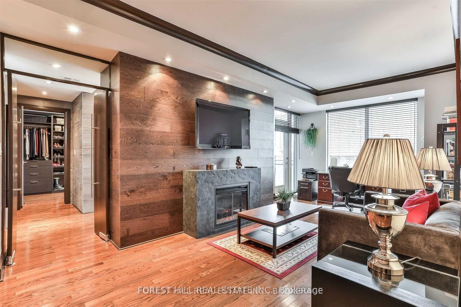 300 Bloor Street E 2701