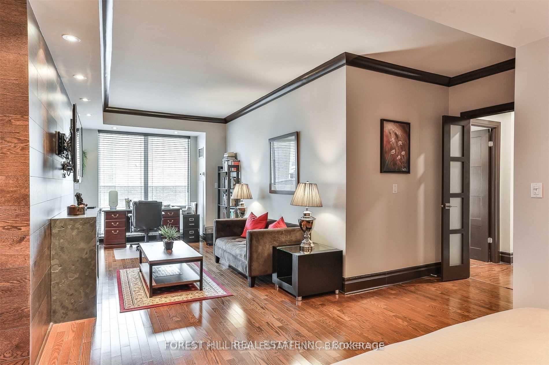 300 Bloor Street E 2701