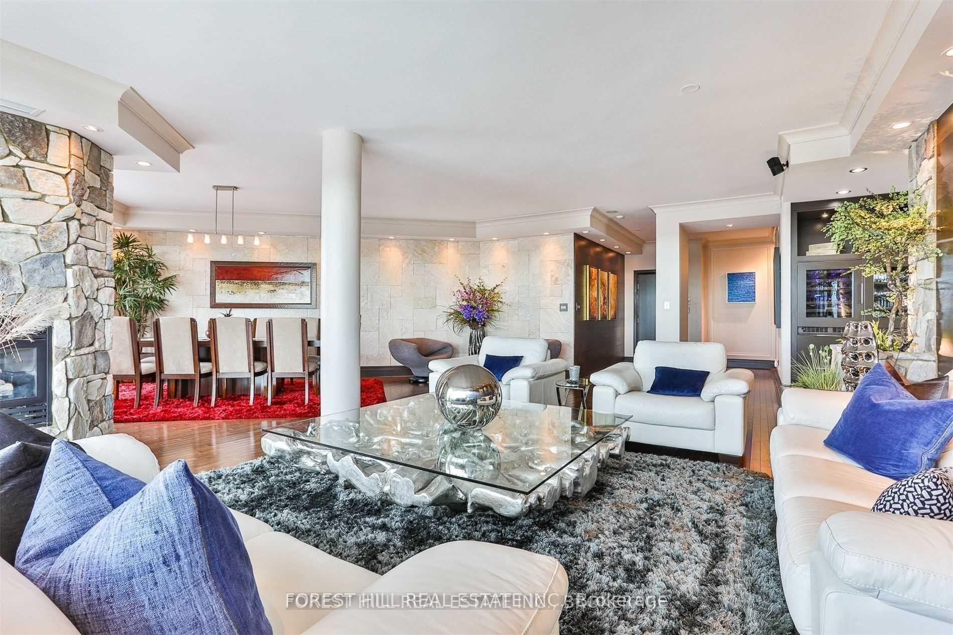 300 Bloor Street E 2701