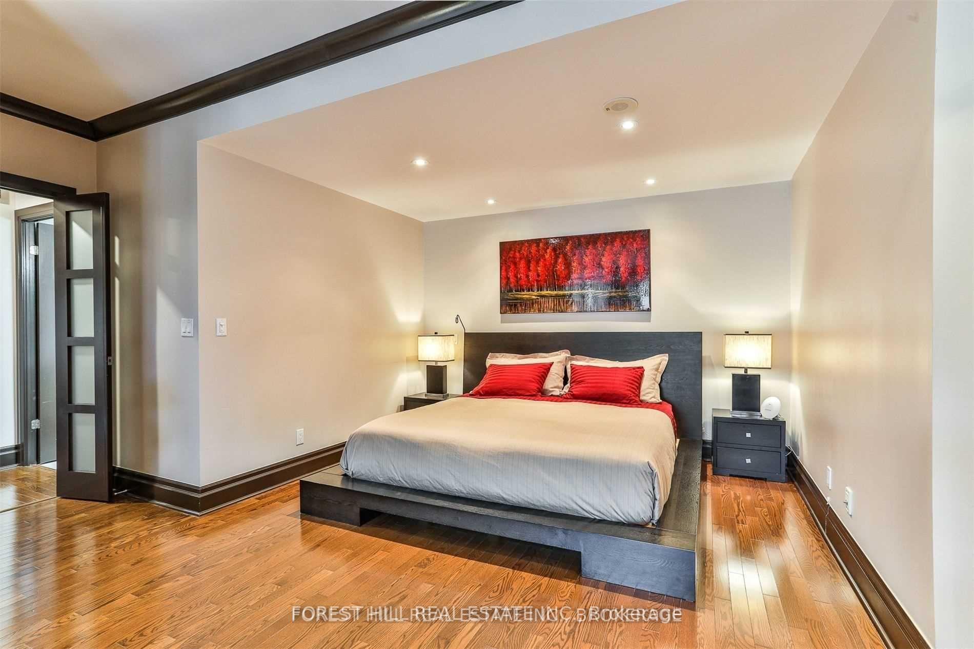 300 Bloor Street E 2701