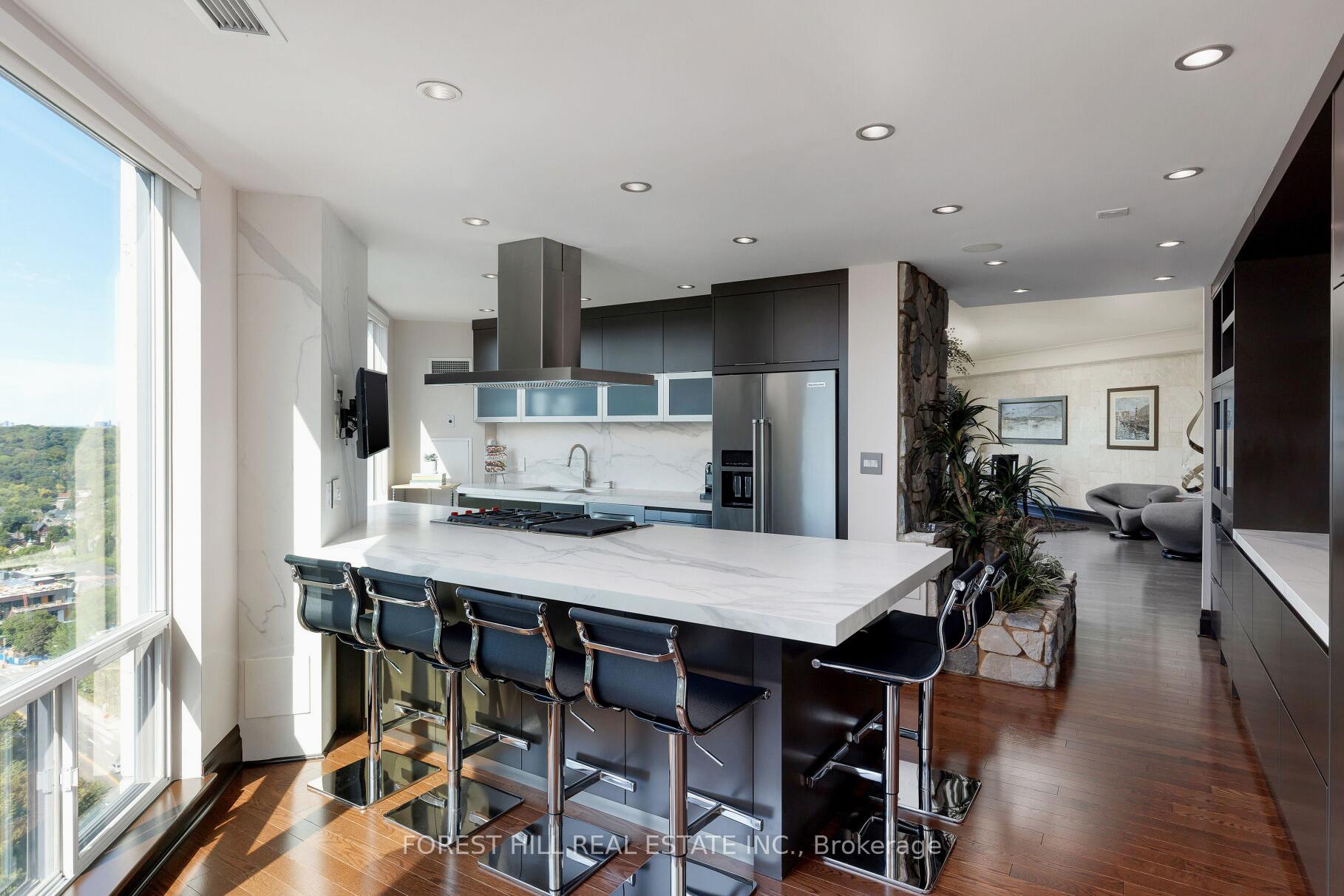 300 Bloor Street E 2701