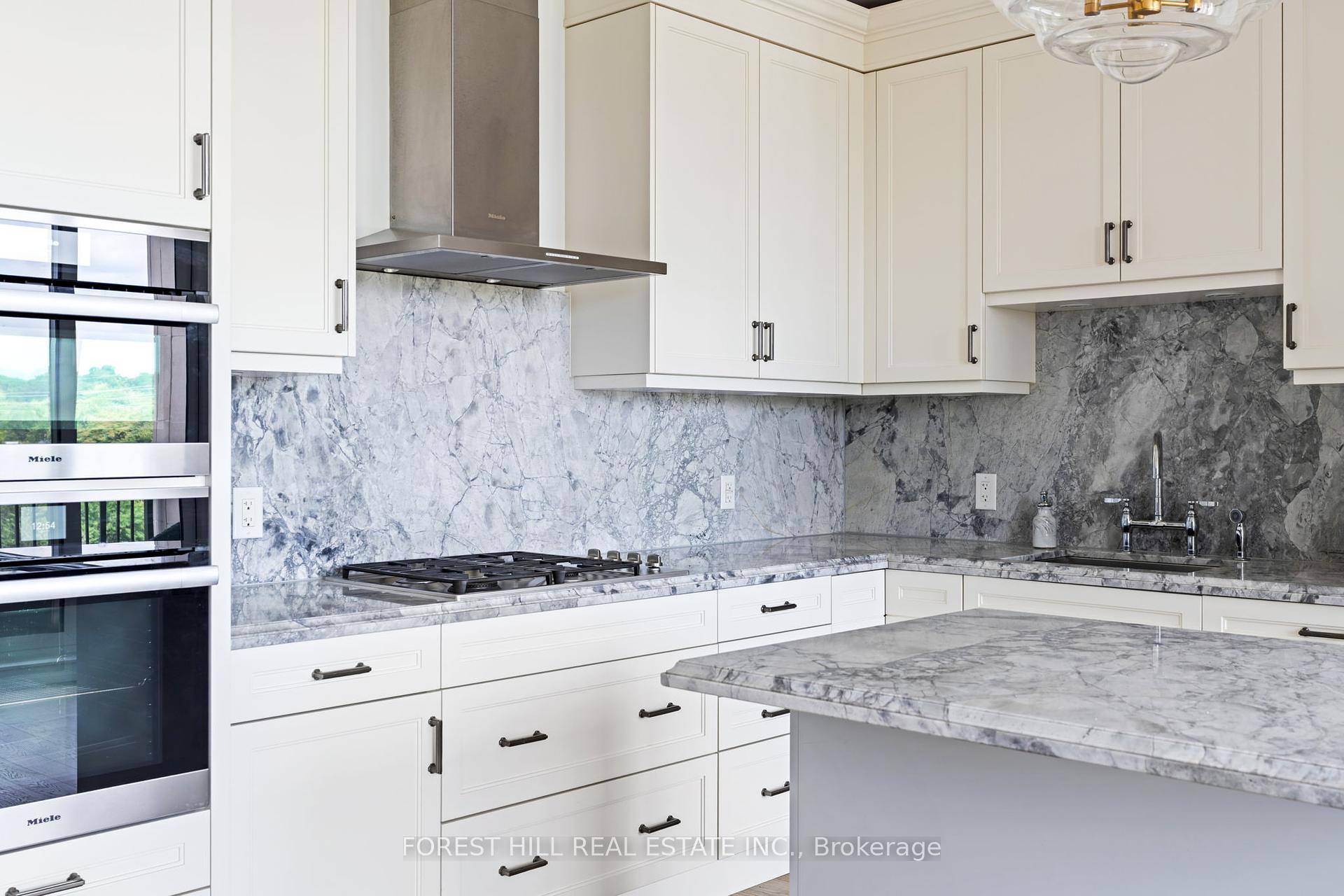 133 Hazelton Avenue 506