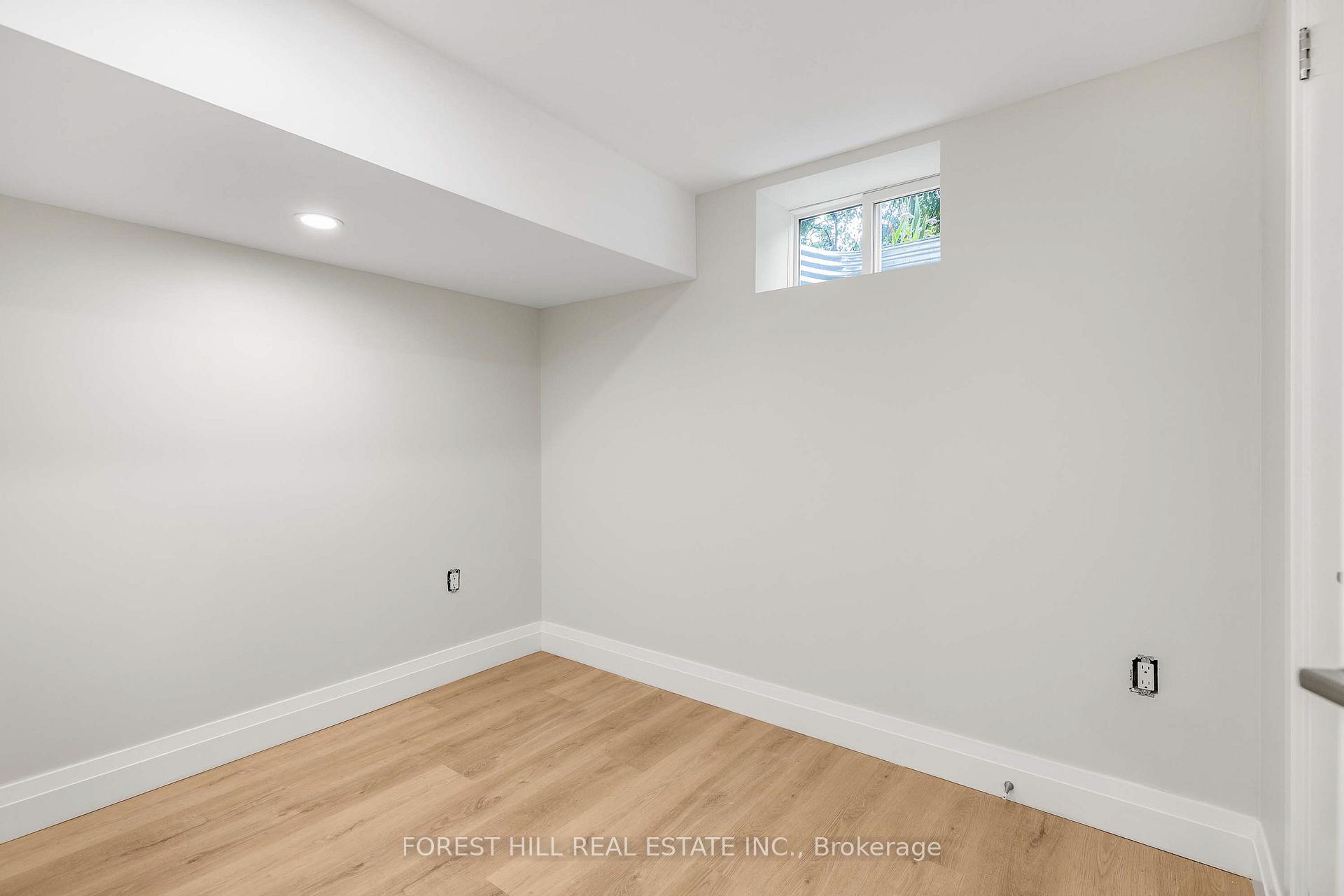 116 Manor Road E Lower