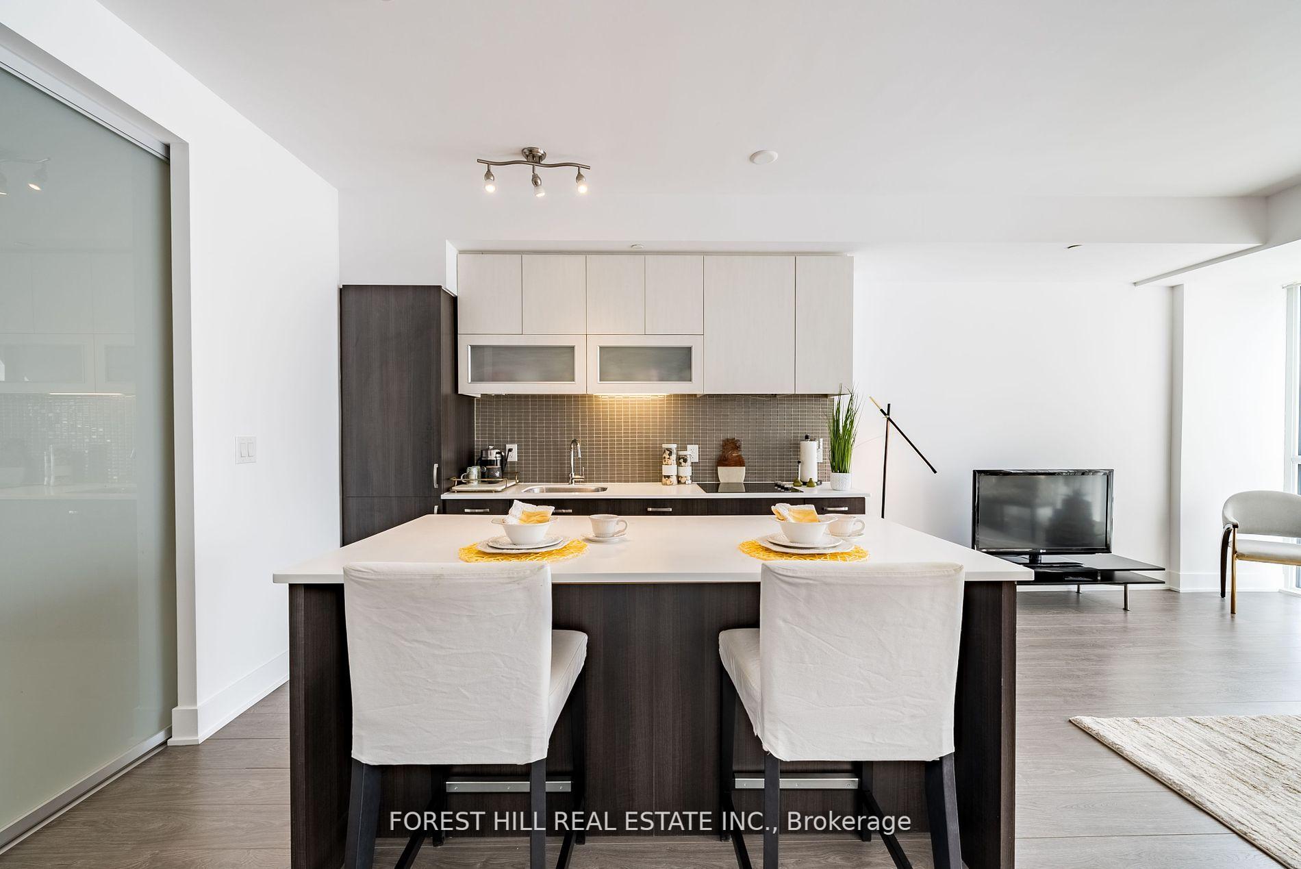 508 Wellington Street 802