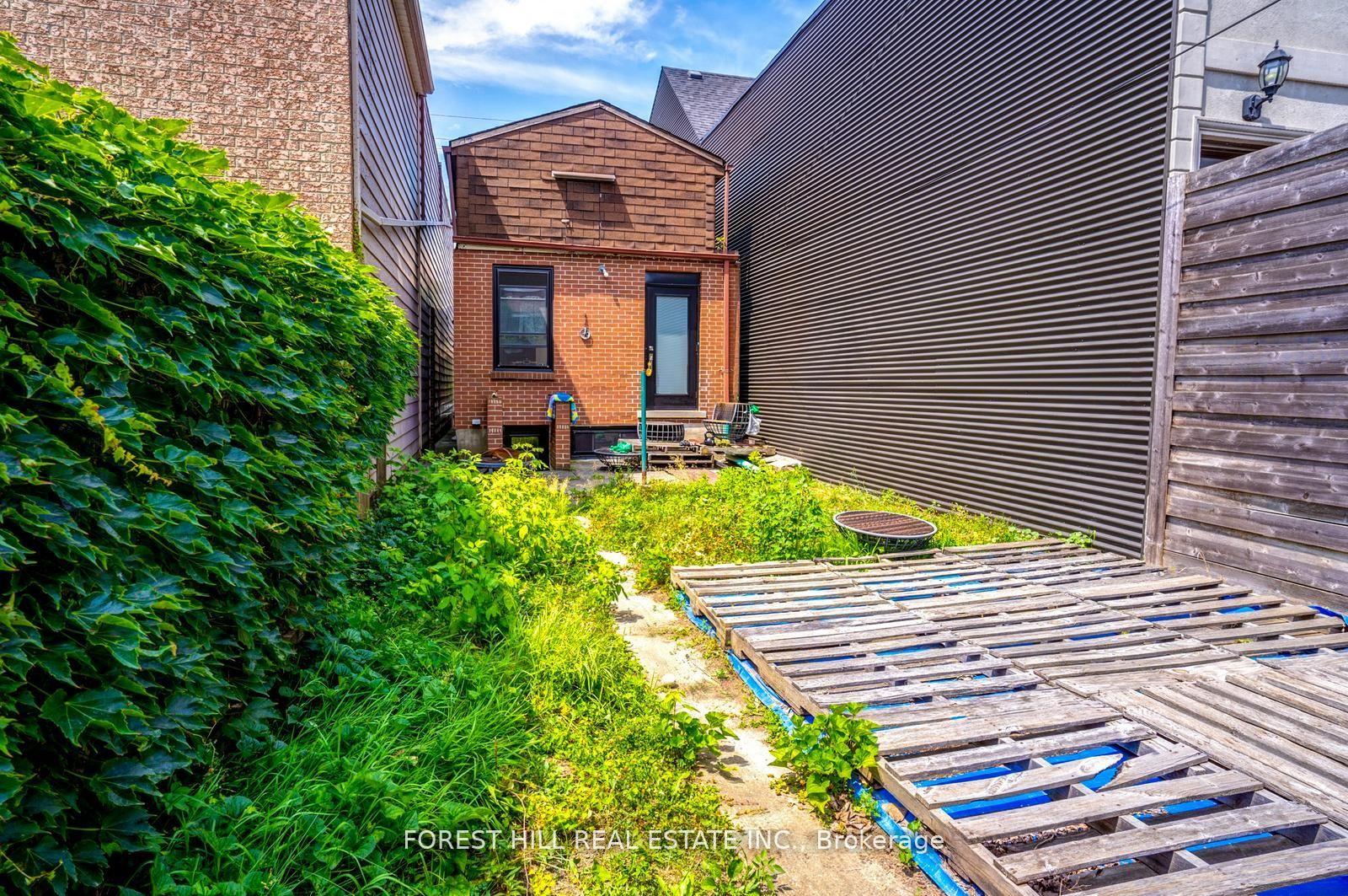 139 Christie Street, Toronto C02