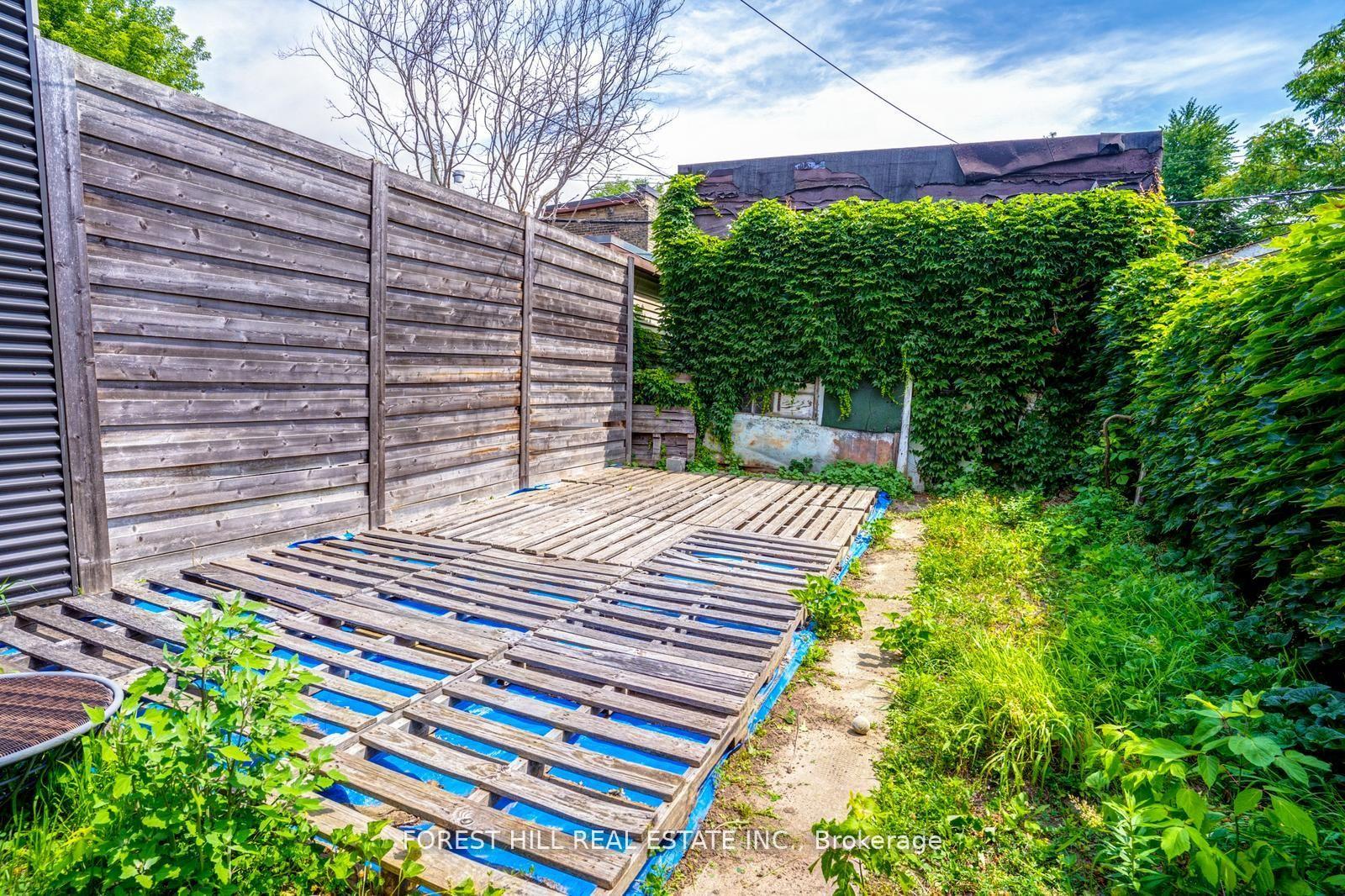 139 Christie Street, Toronto C02