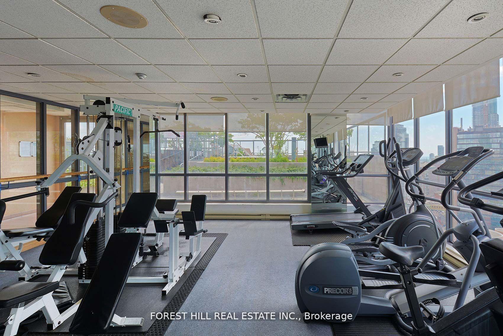 24 Wellesley Street W 909, Toronto C01 Unit: 909