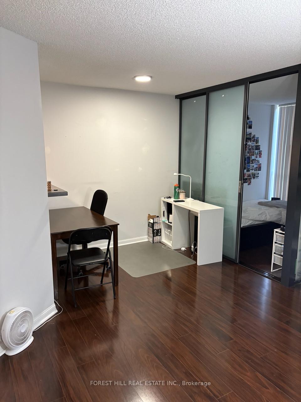 24 Wellesley Street W 909, Toronto C01 Unit: 909