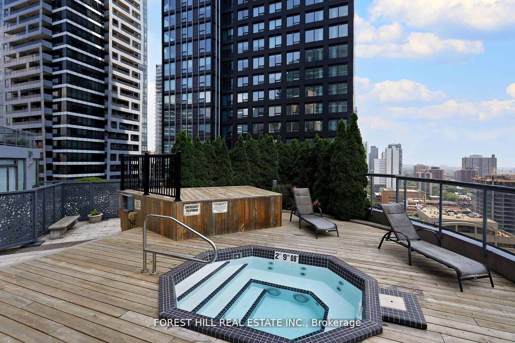 24 Wellesley Street W 909, Toronto C01 Unit: 909