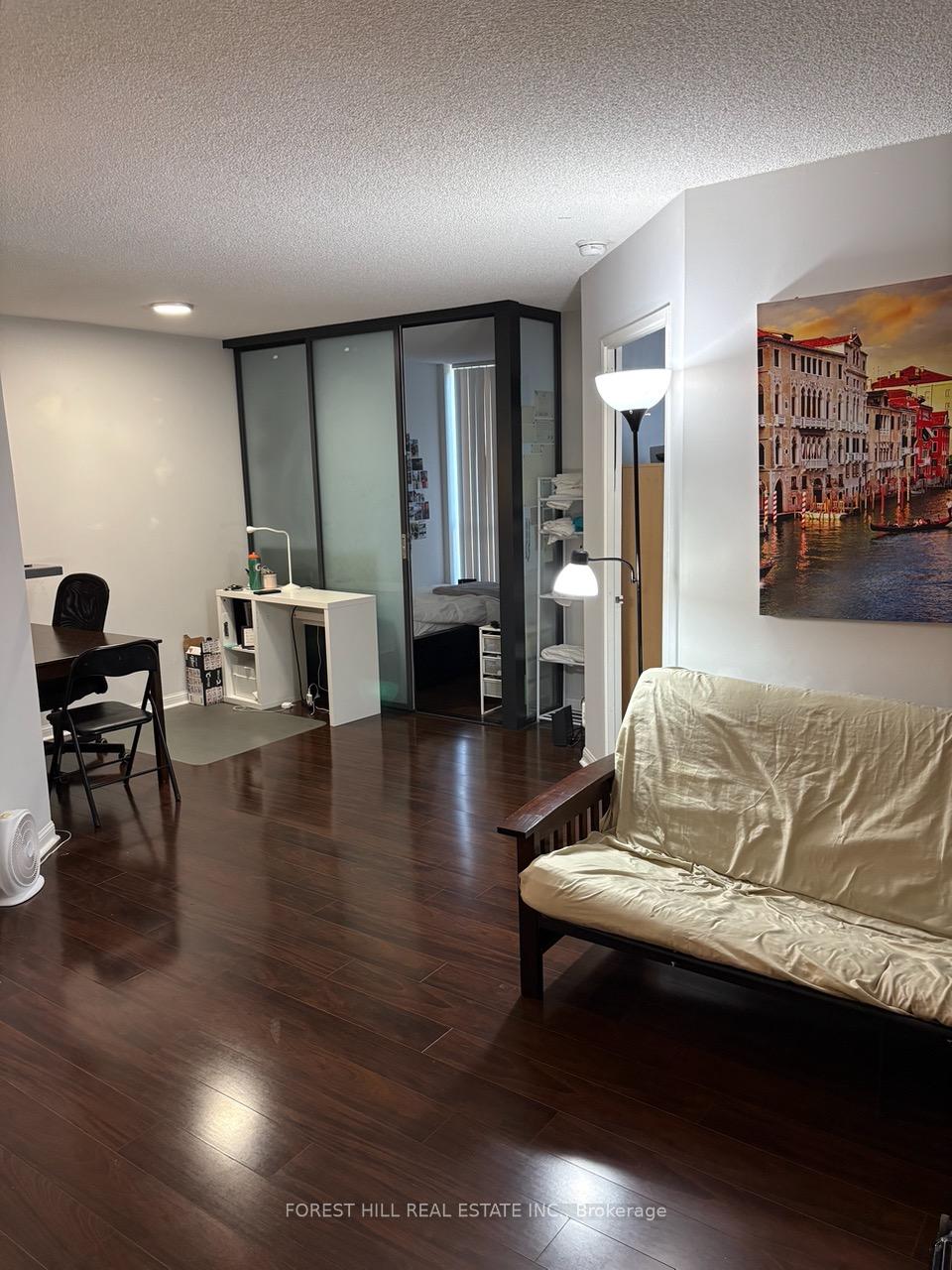 24 Wellesley Street W 909, Toronto C01 Unit: 909