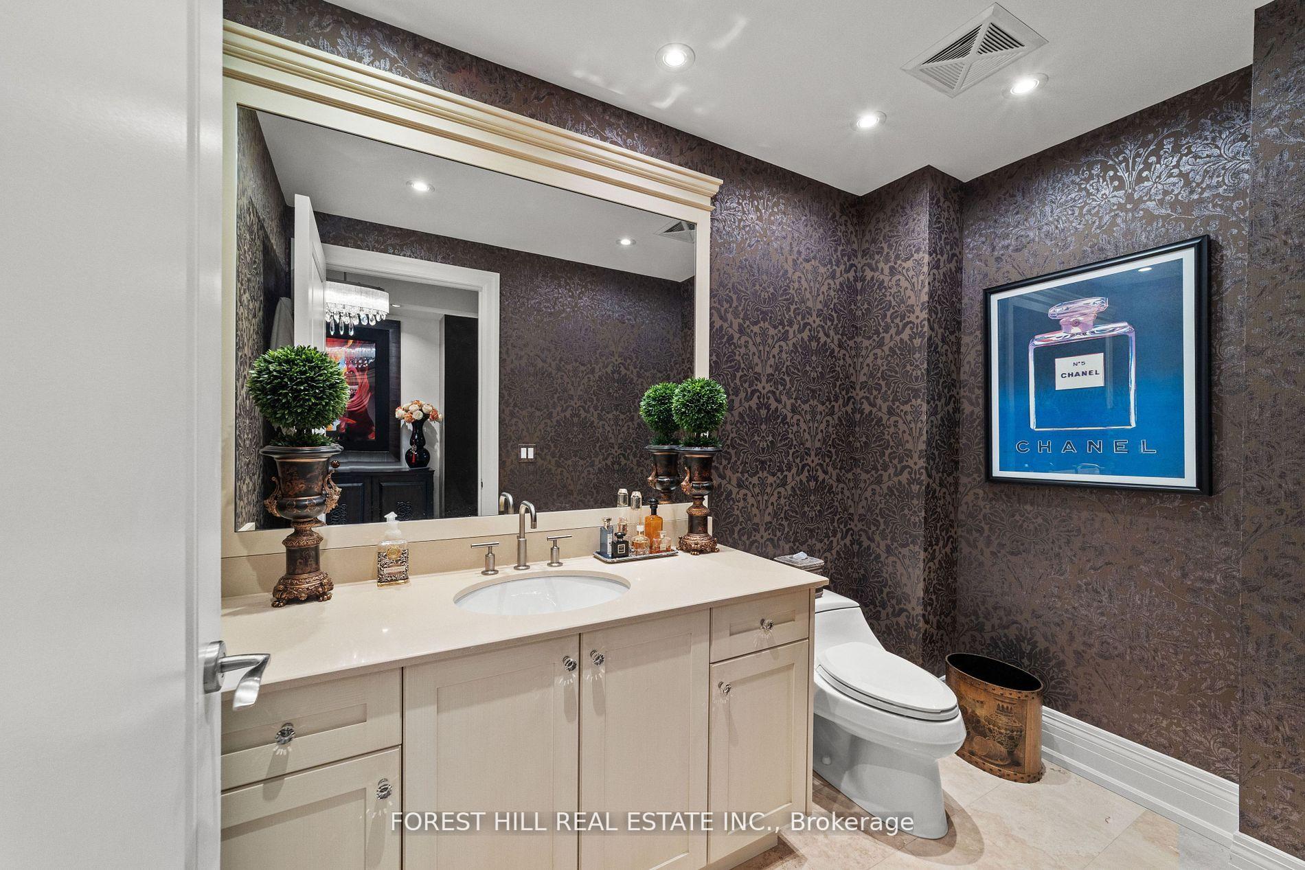 68 Yorkville Avenue 1001, Toronto C02 Unit: 1001