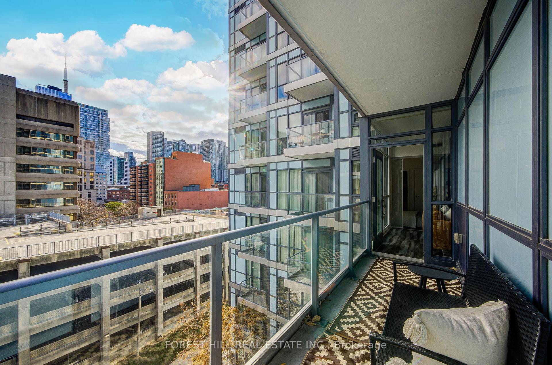 210 Simcoe Street 701