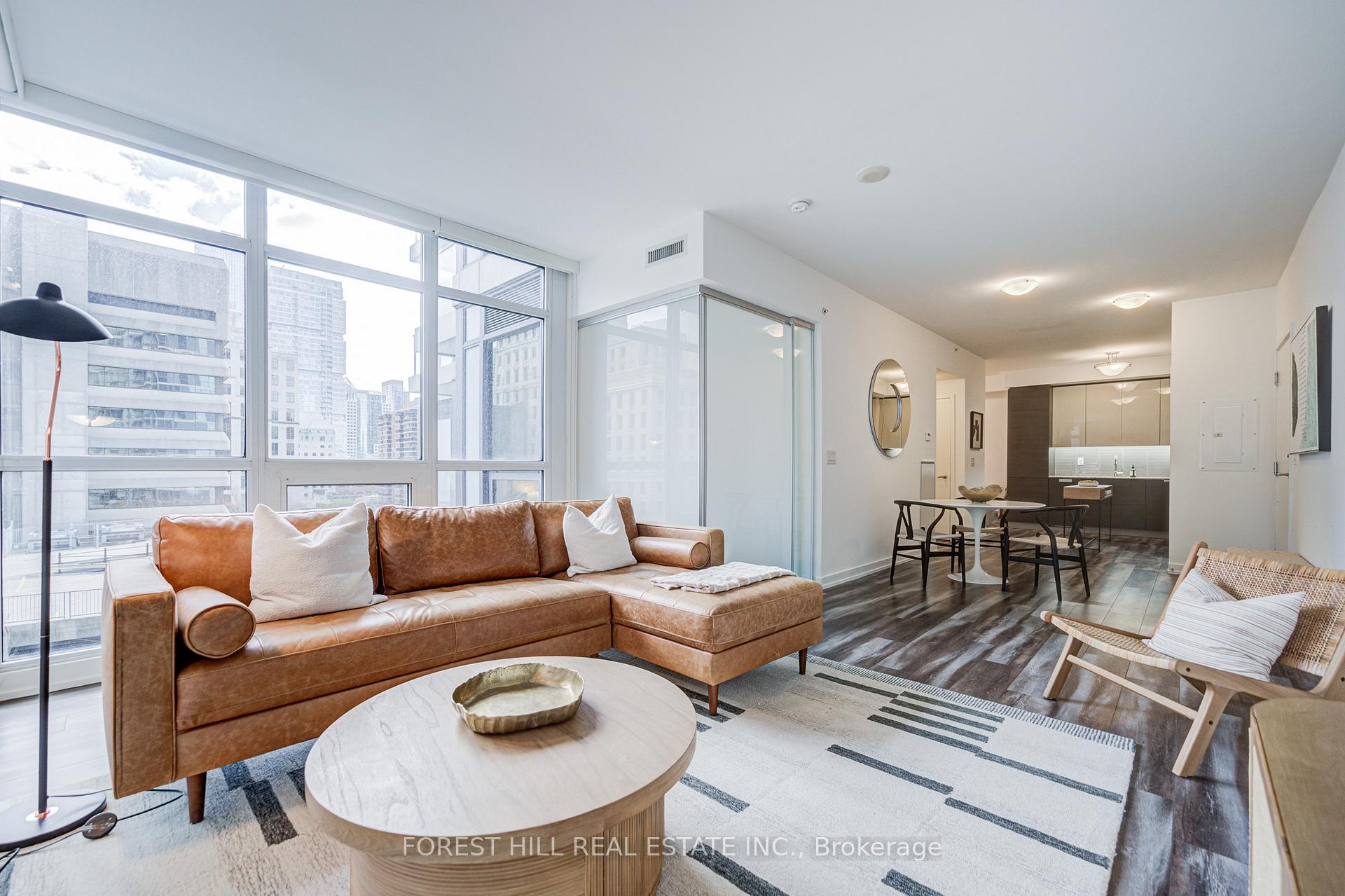 210 Simcoe Street 701