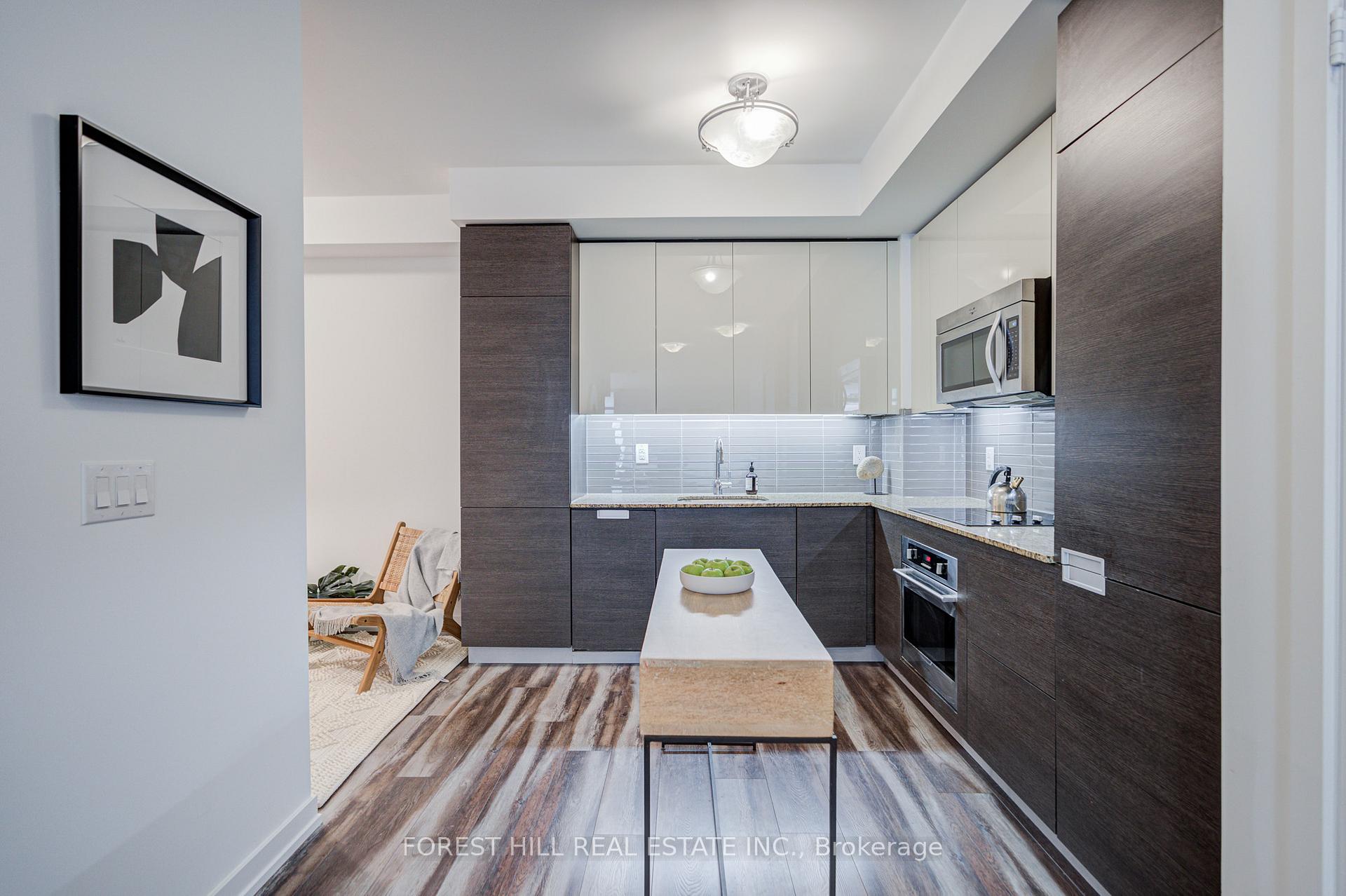 210 Simcoe Street 701