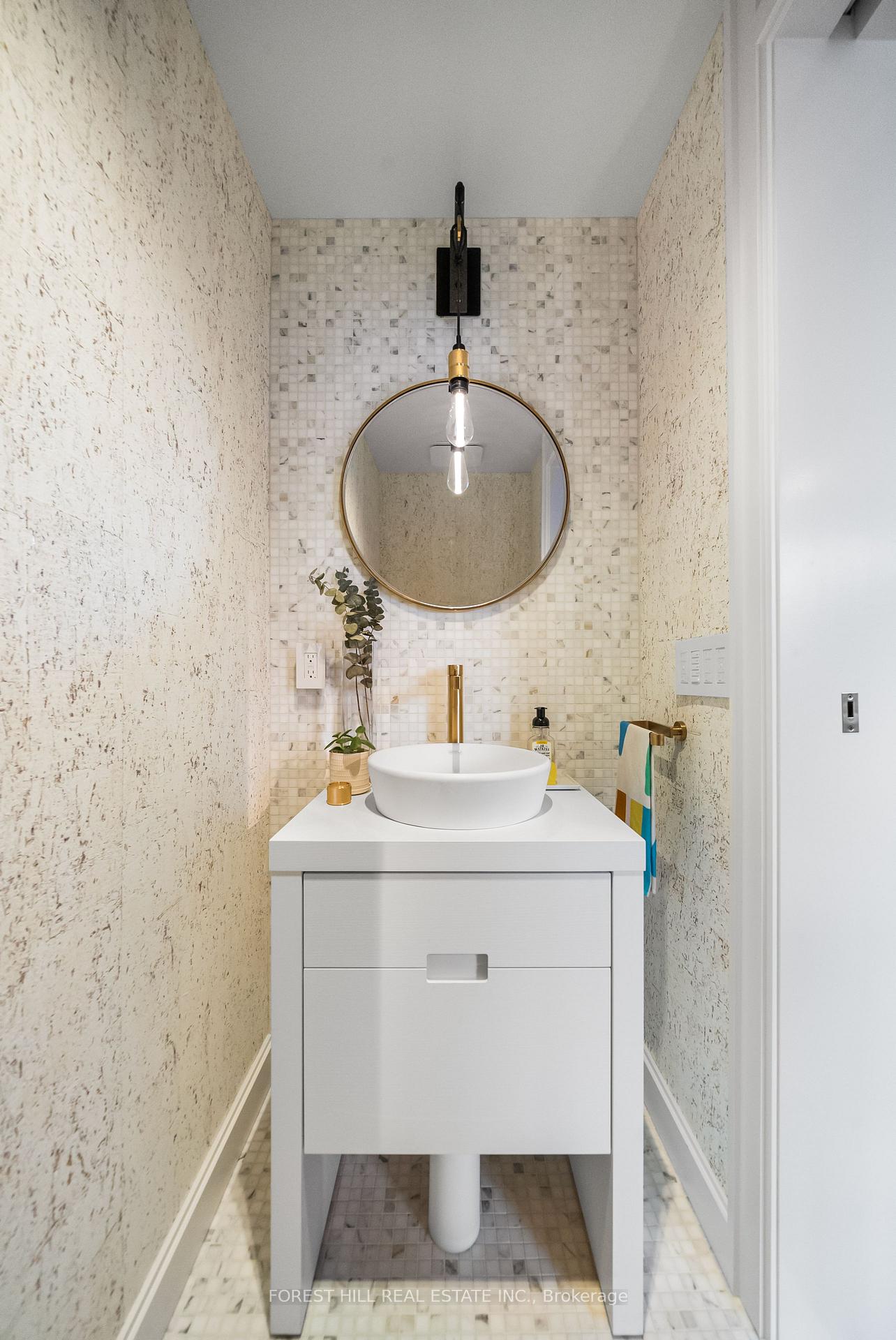 62 Niagara Street 519