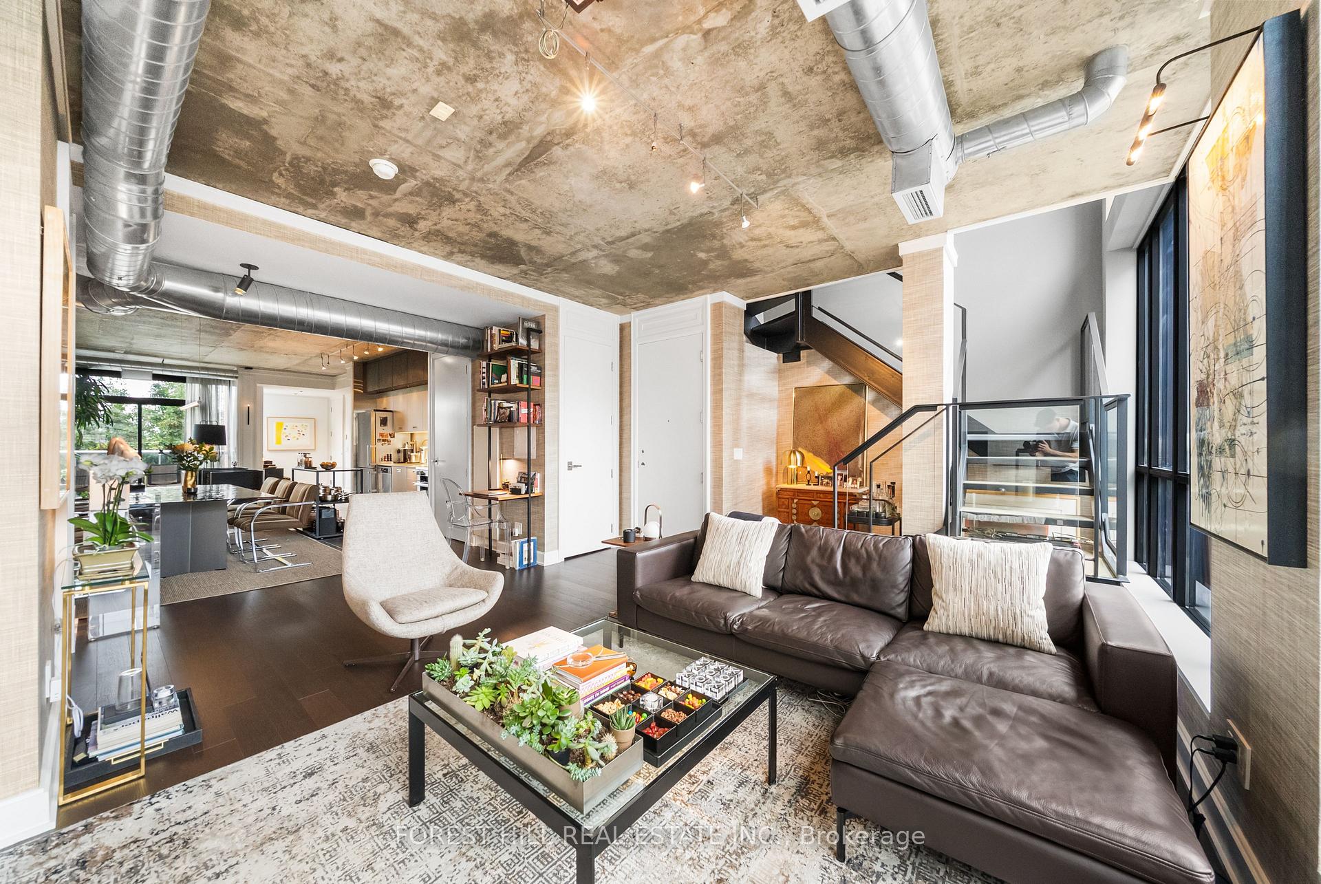 62 Niagara Street 519