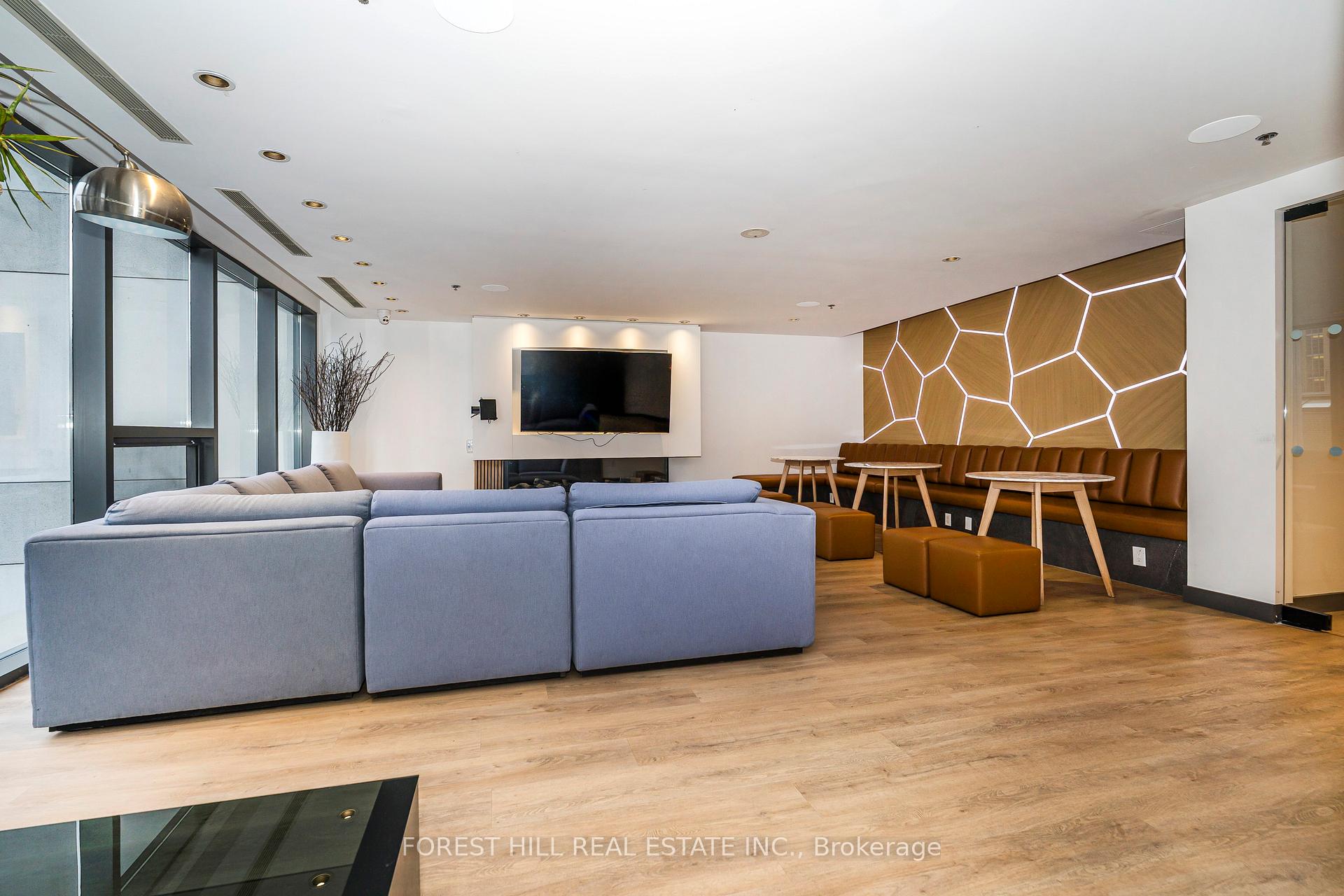 281 Mutual Street 605