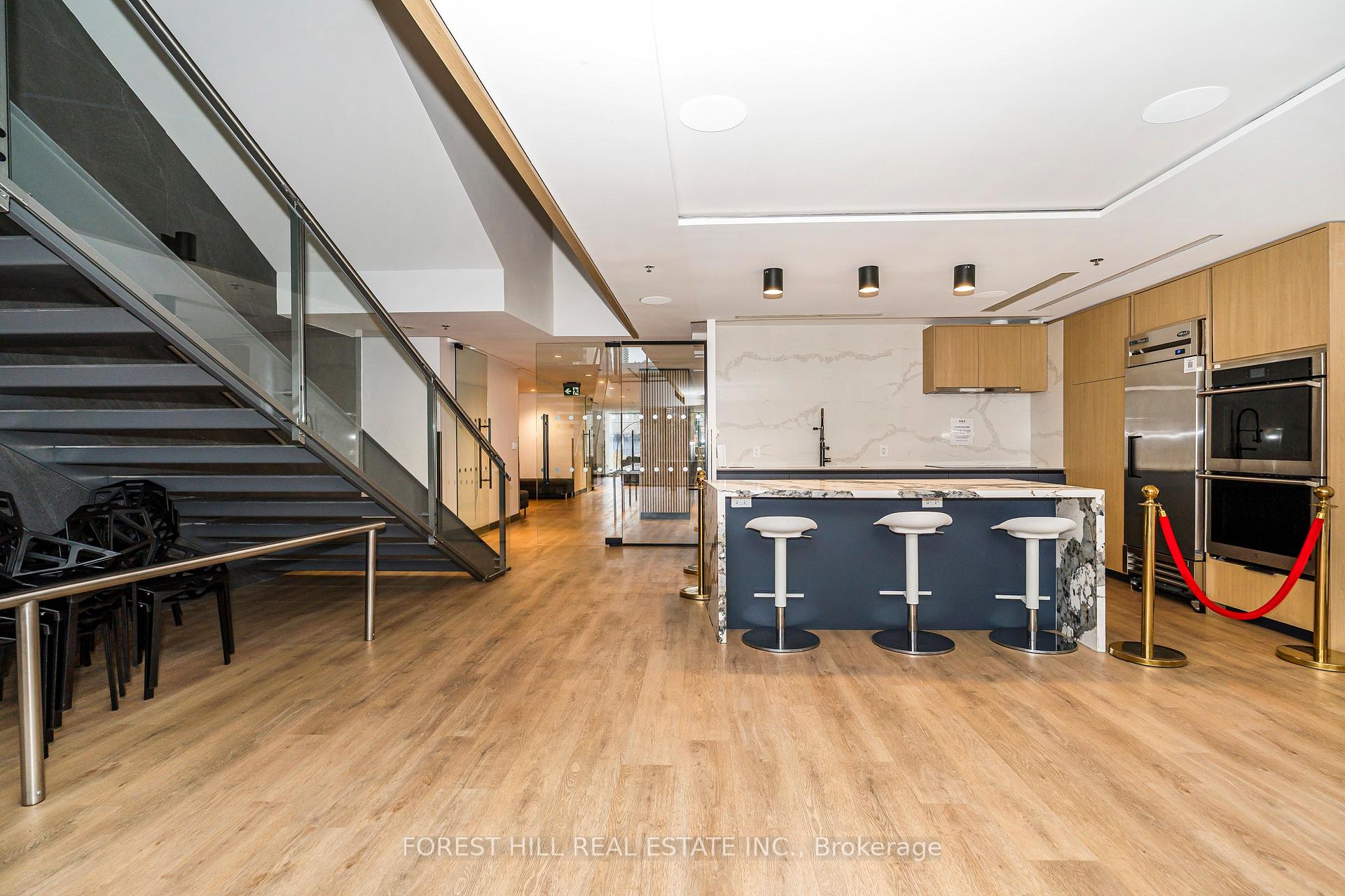 281 Mutual Street 605