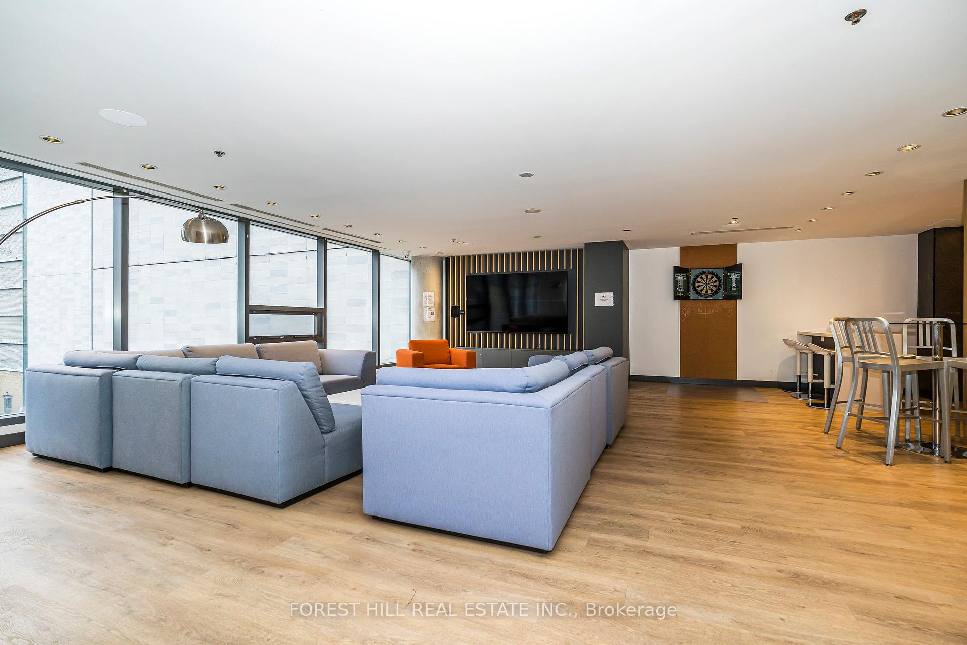 281 Mutual Street 605