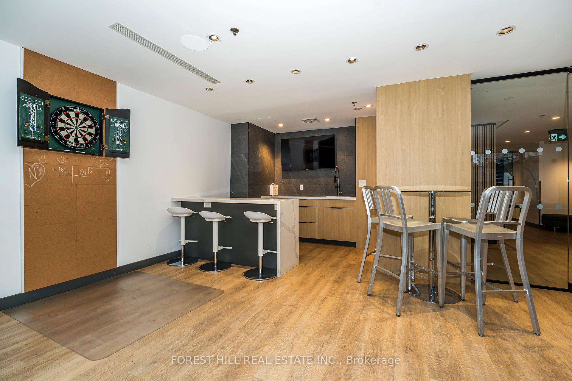 281 Mutual Street 605