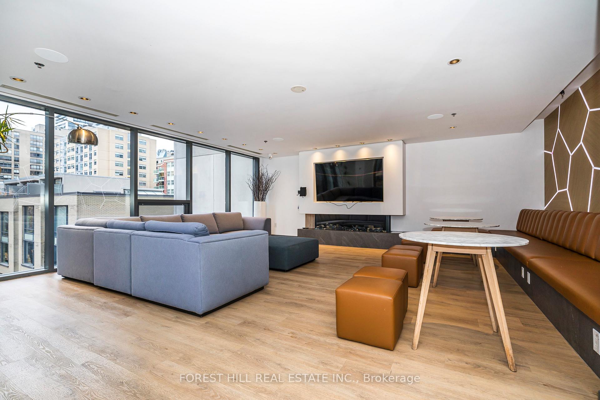 281 Mutual Street 605