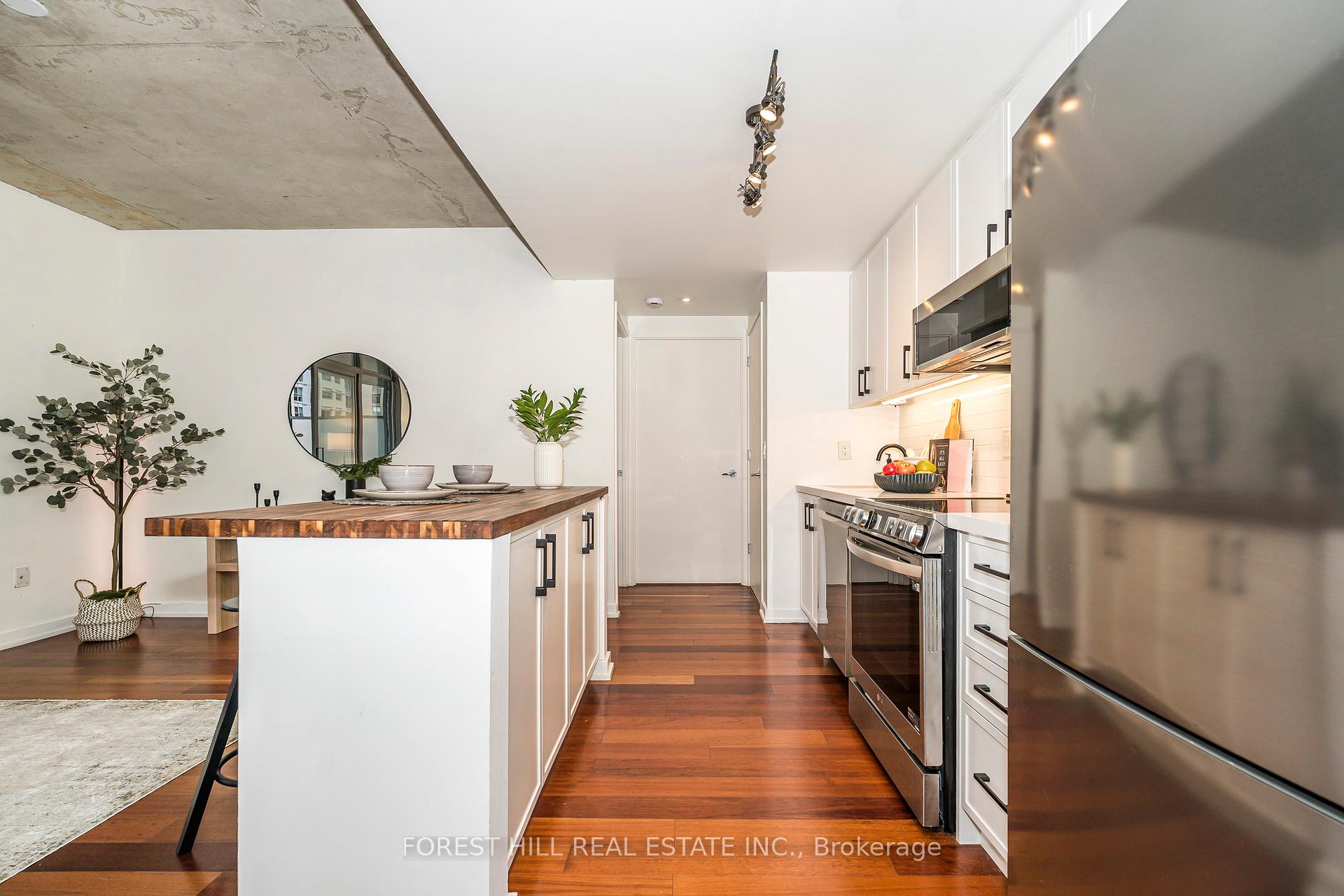 281 Mutual Street 605