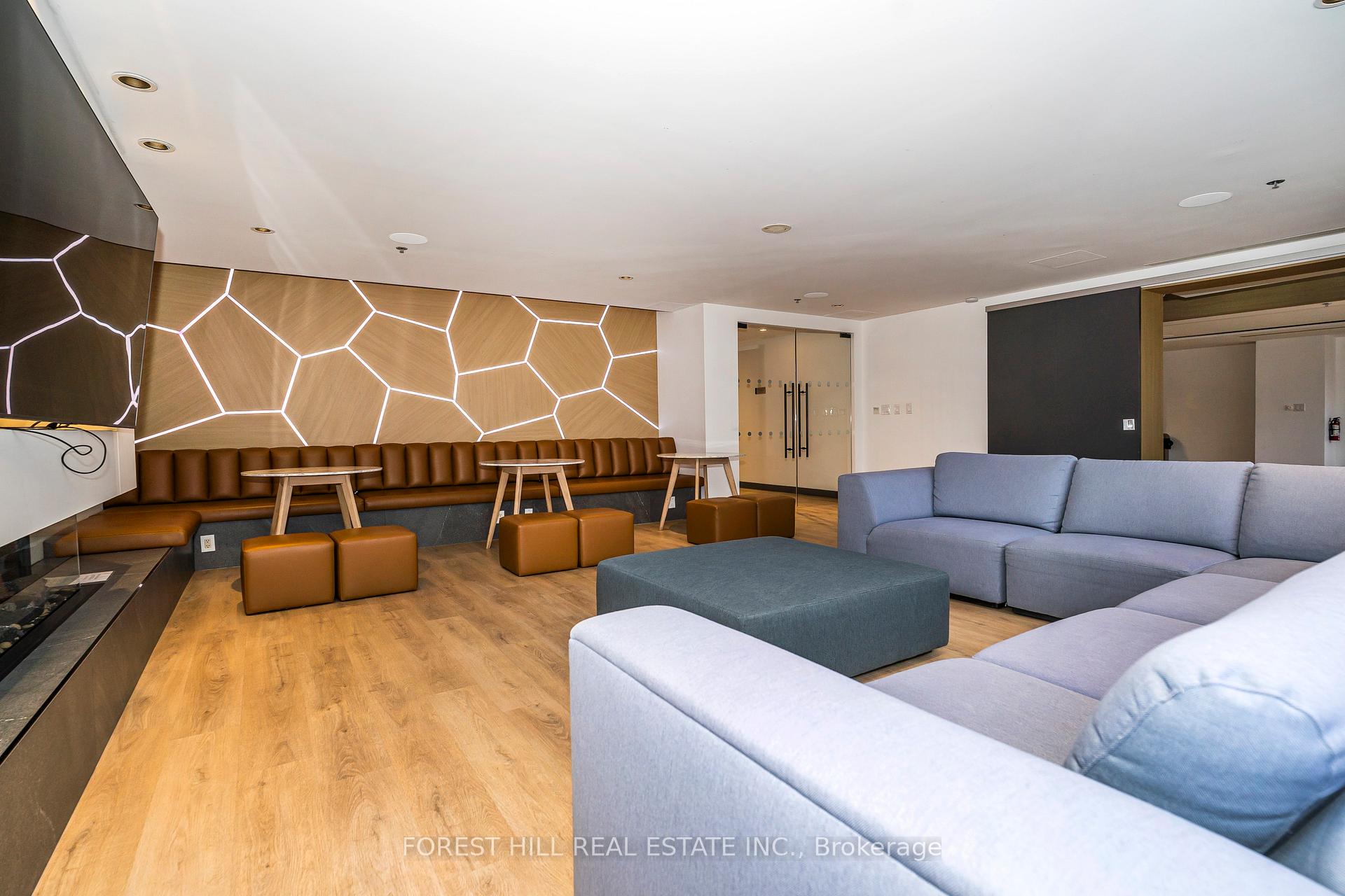 281 Mutual Street 605