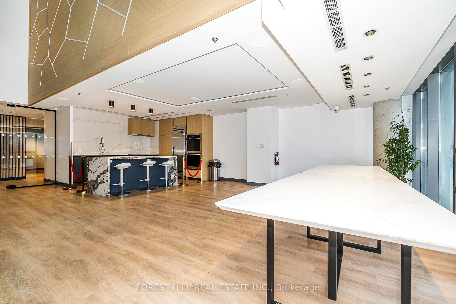 281 Mutual Street 605