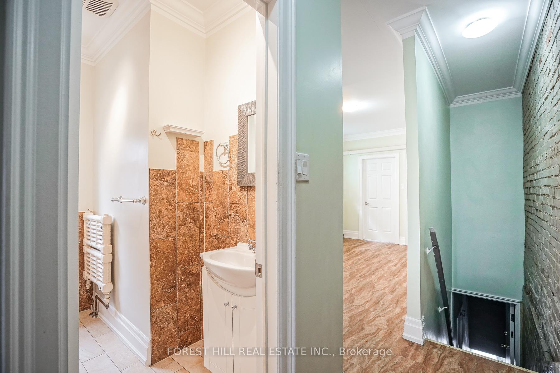 1491 Dundas Street W 3