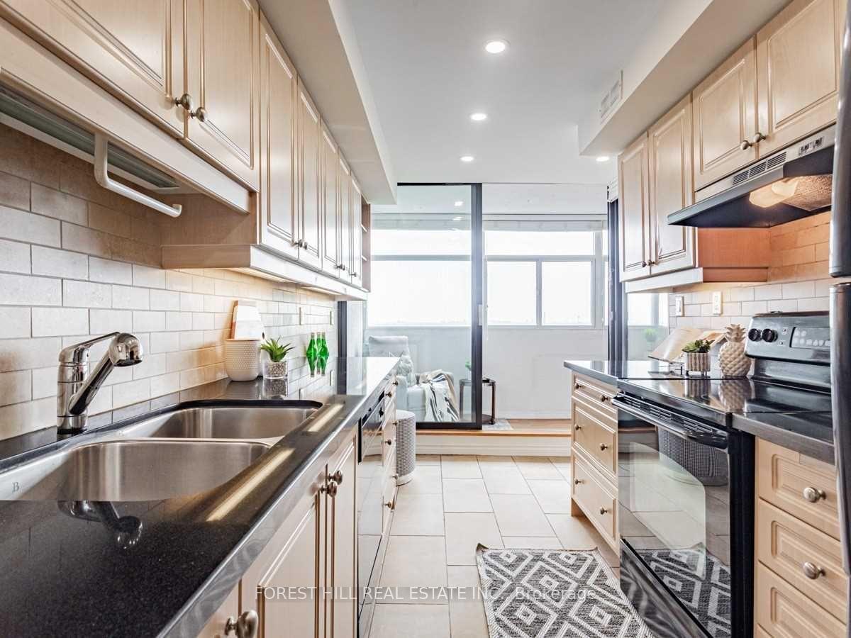 100 Antibes Drive 2004