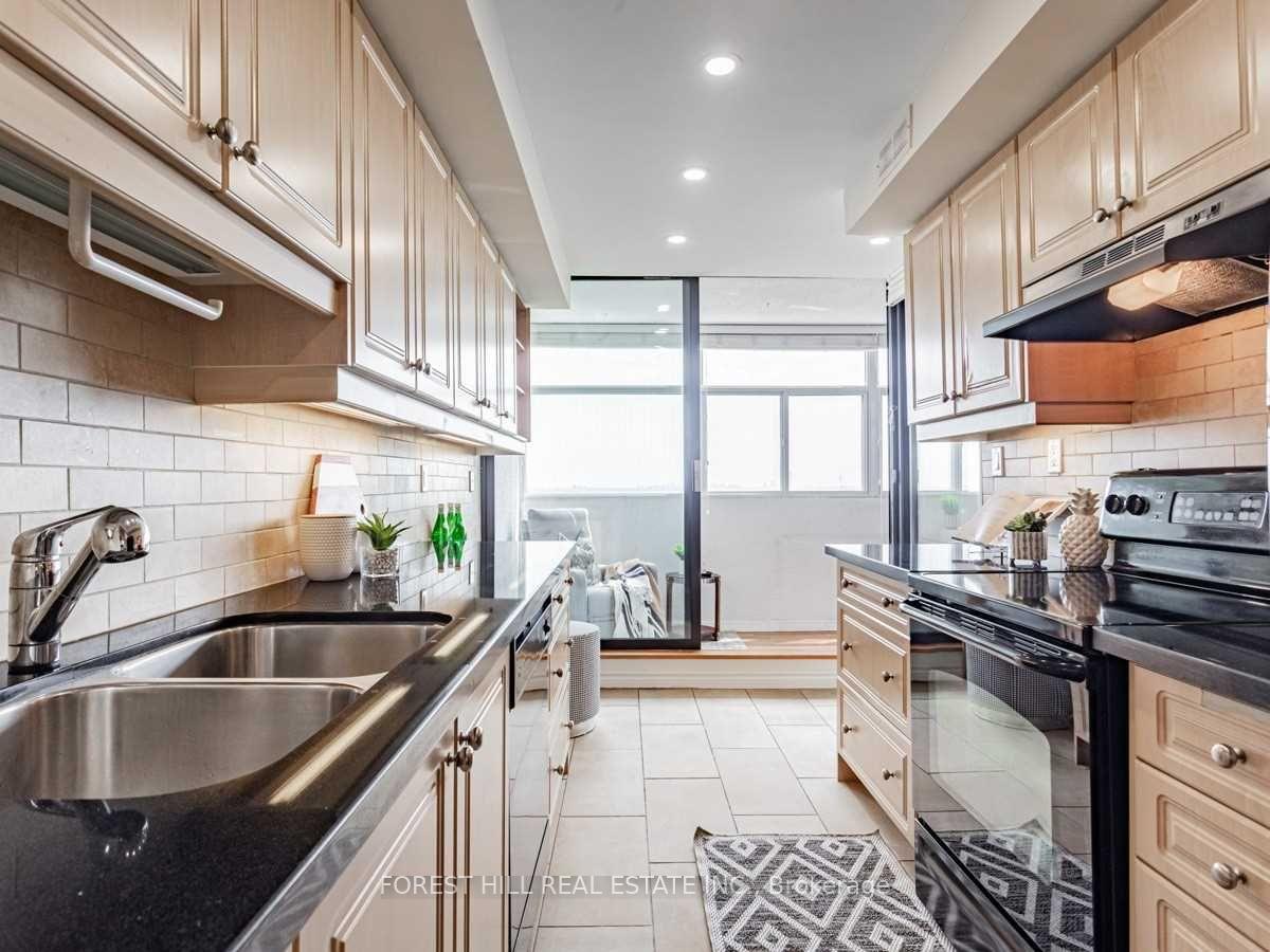 100 Antibes Drive 2004