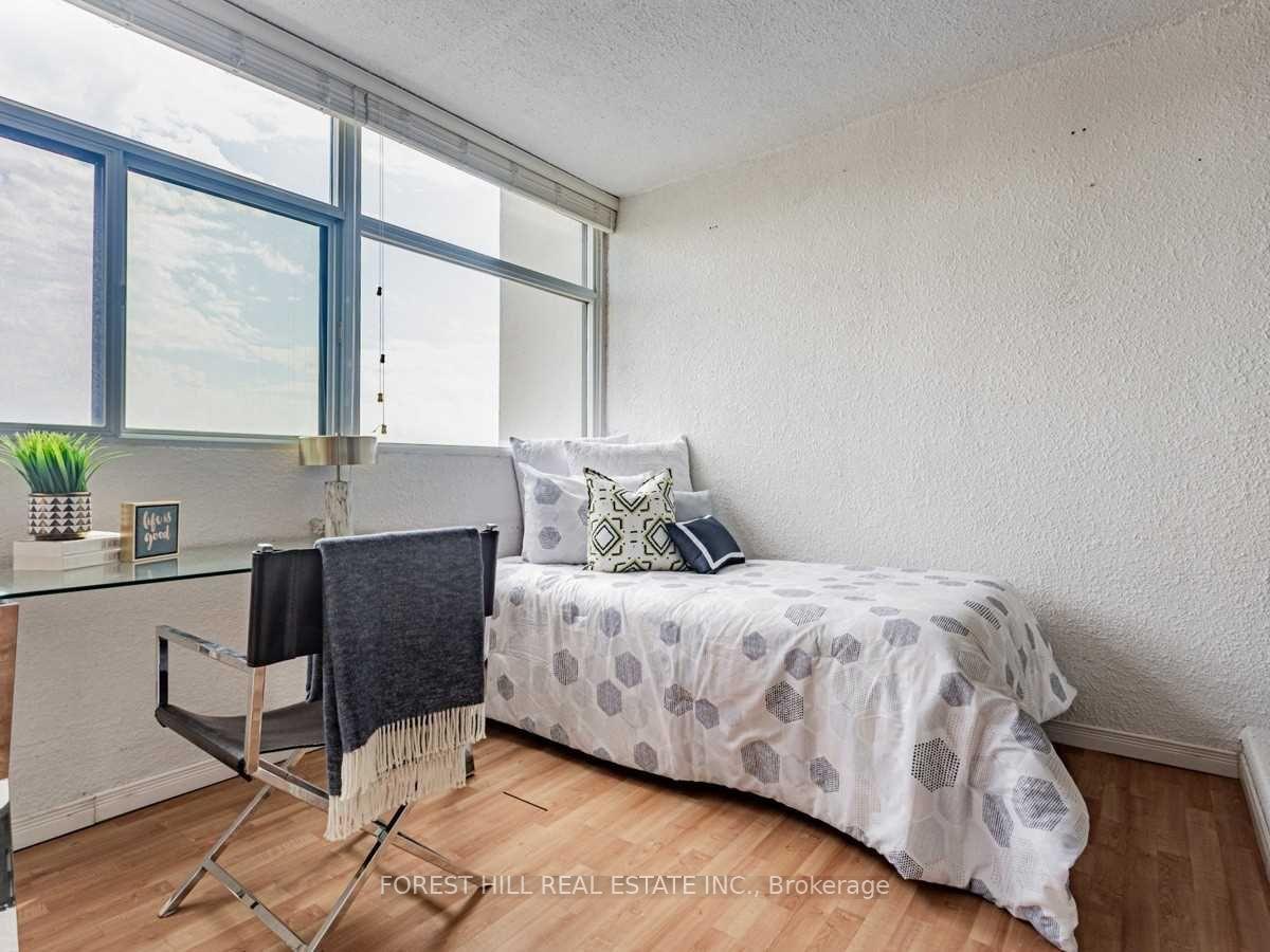 100 Antibes Drive 2004