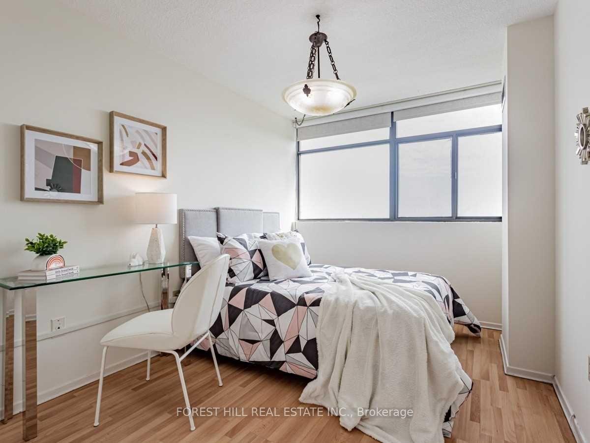 100 Antibes Drive 2004