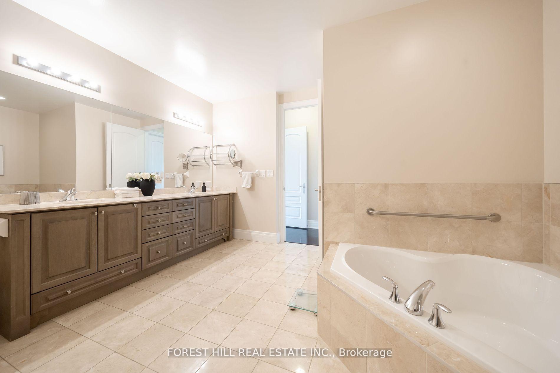 20 Bloorview Place Ph1900