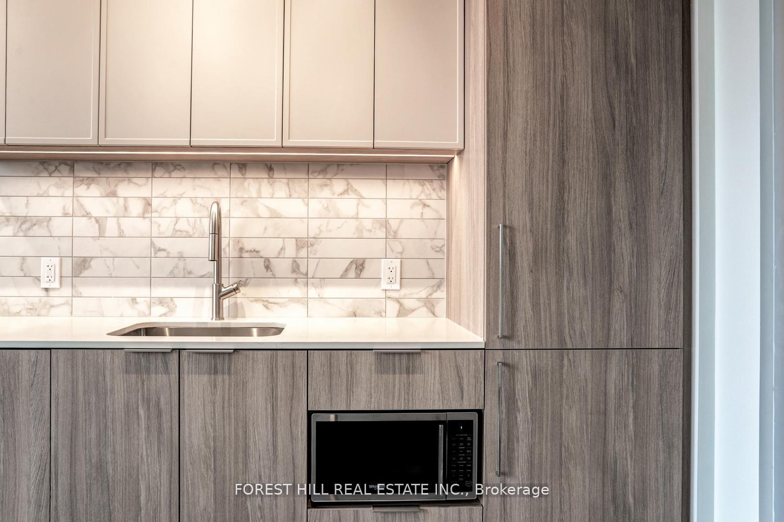 2020 Bathurst Street 1615