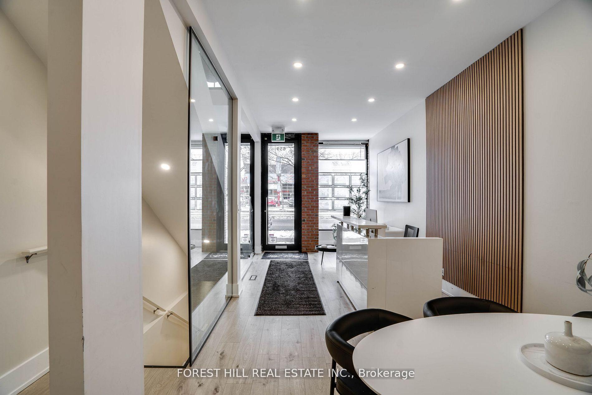 659 St Clair Avenue W