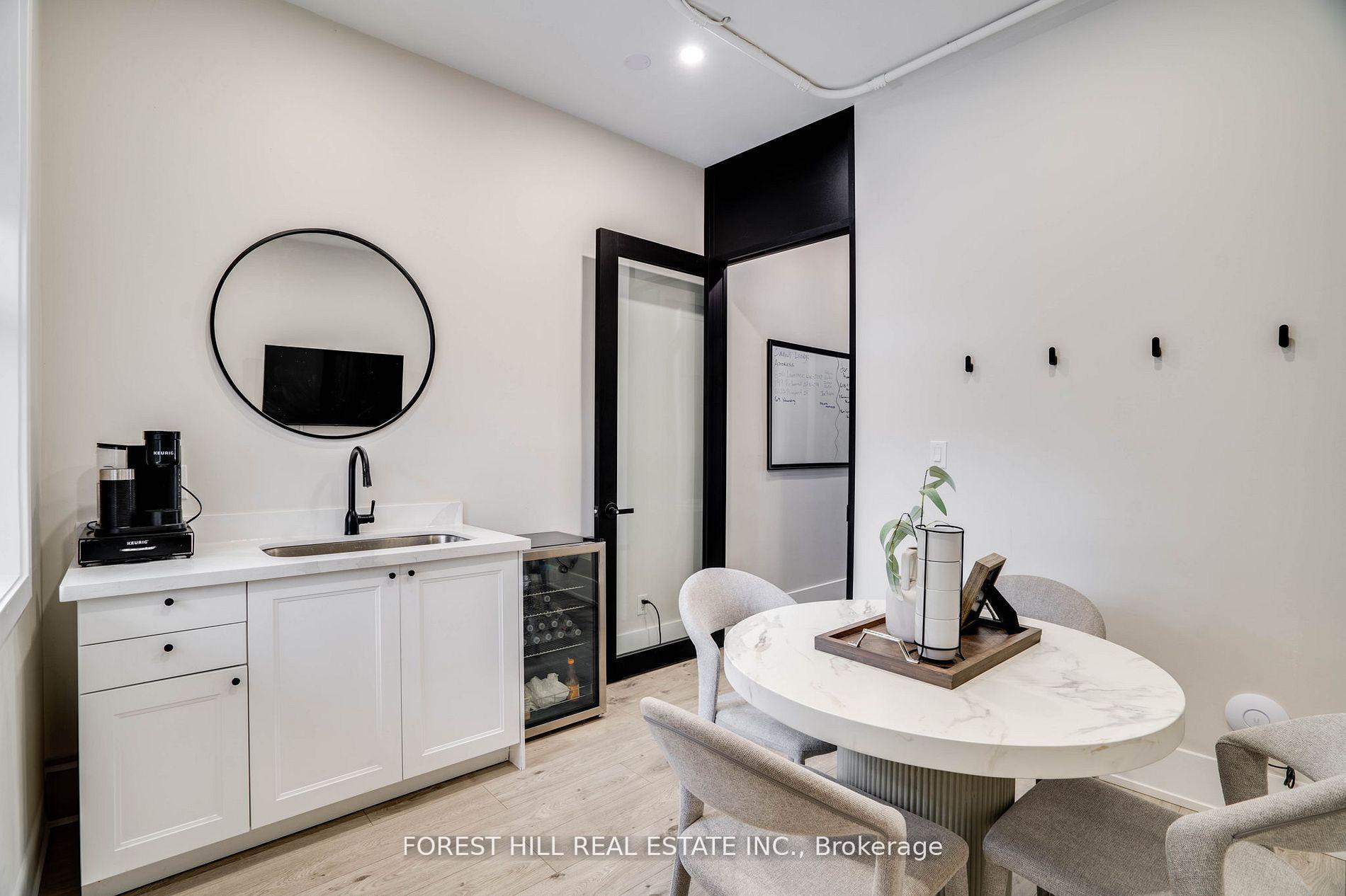 659 St Clair Avenue W