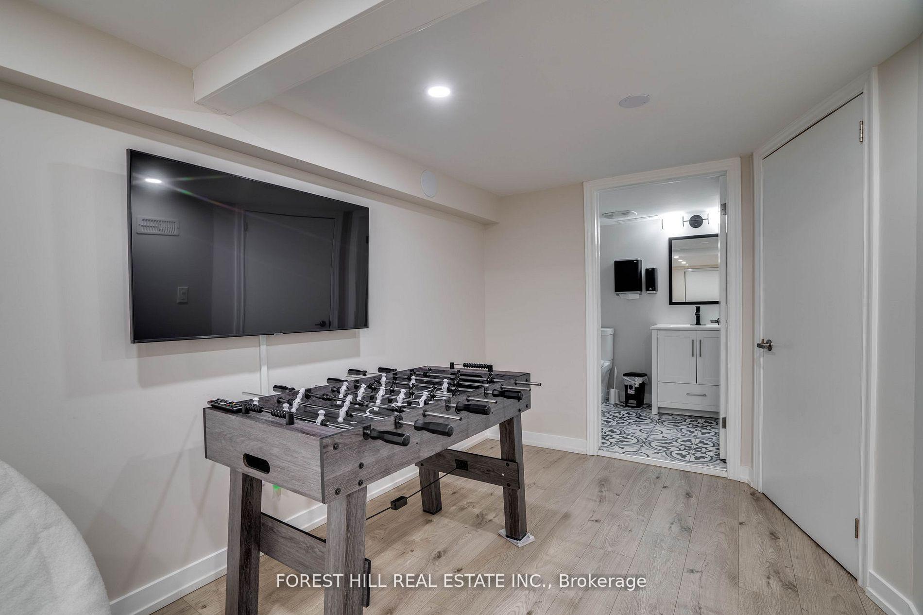 659 St Clair Avenue W