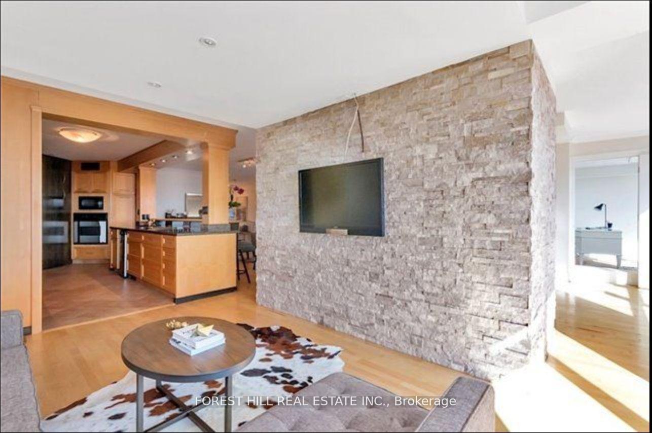 130 Carlton Street 1505